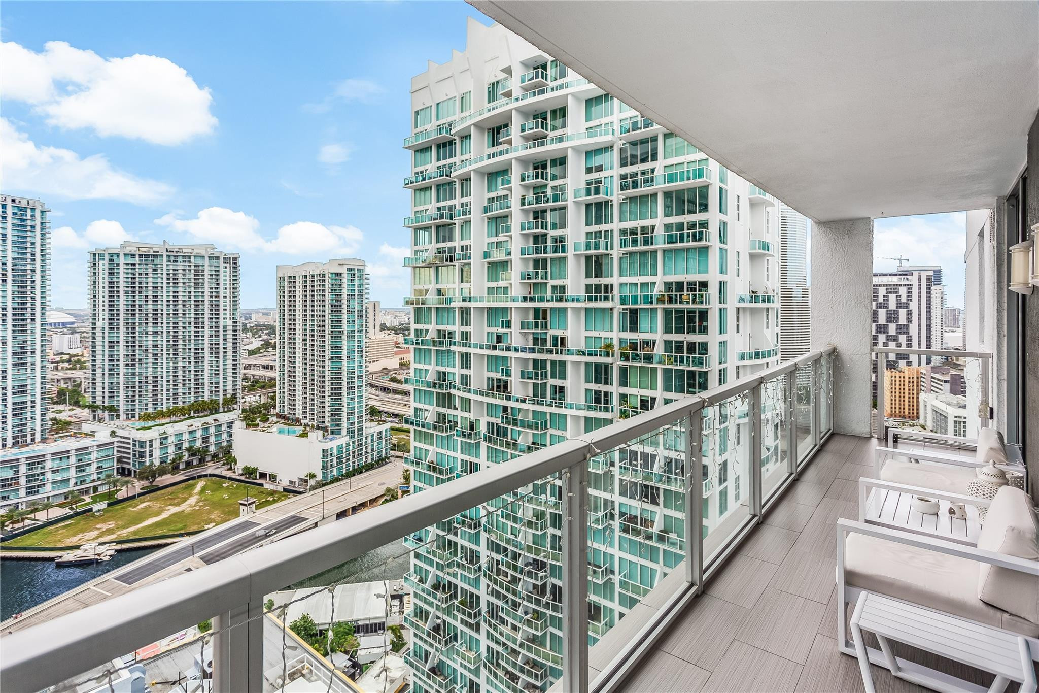 55 SE 6th #3500, Miami FL 33131