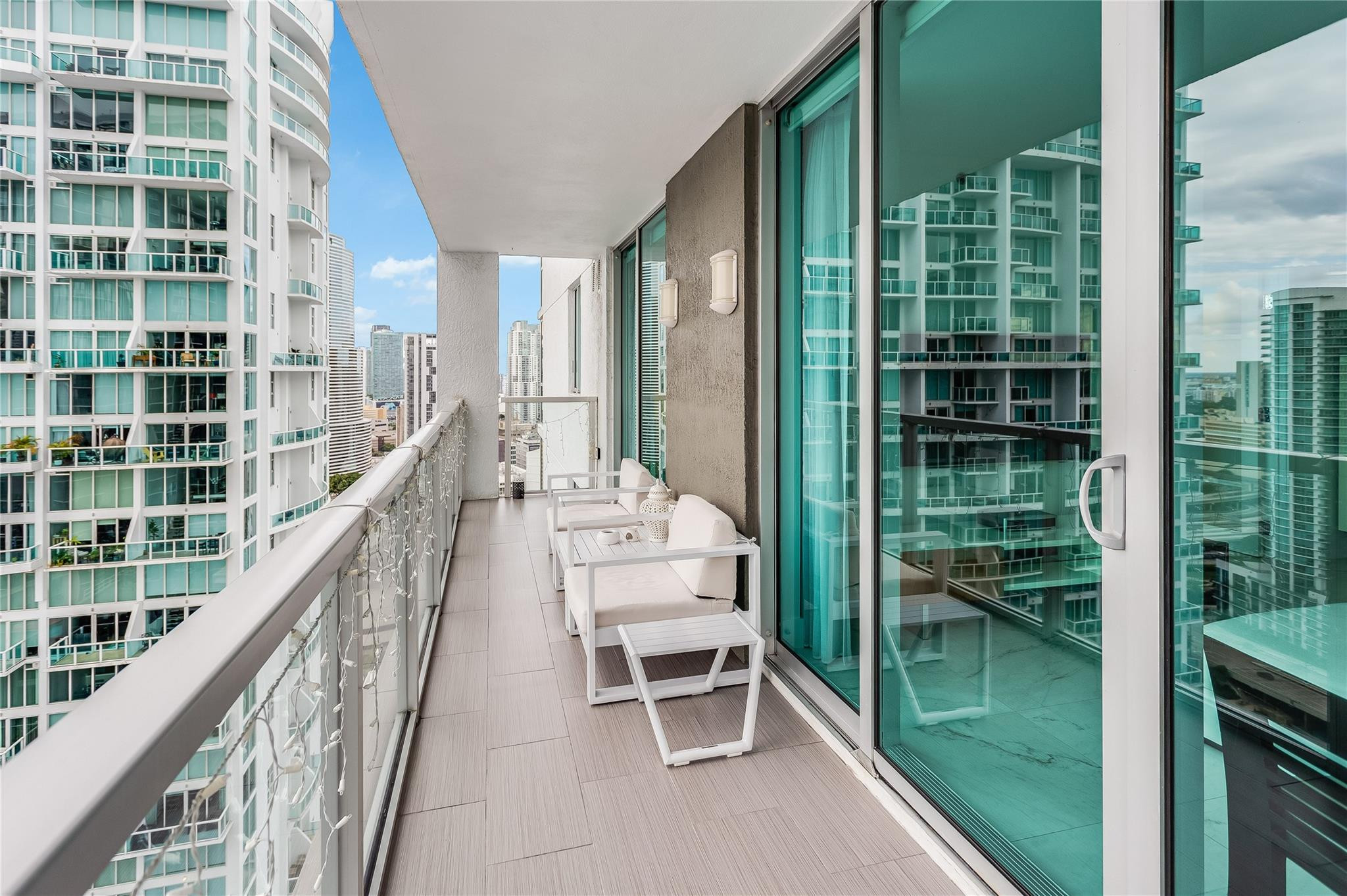 55 SE 6th #3500, Miami FL 33131