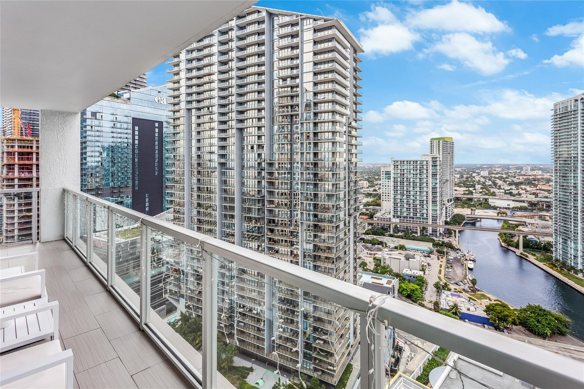 55 SE 6th #3500, Miami FL 33131