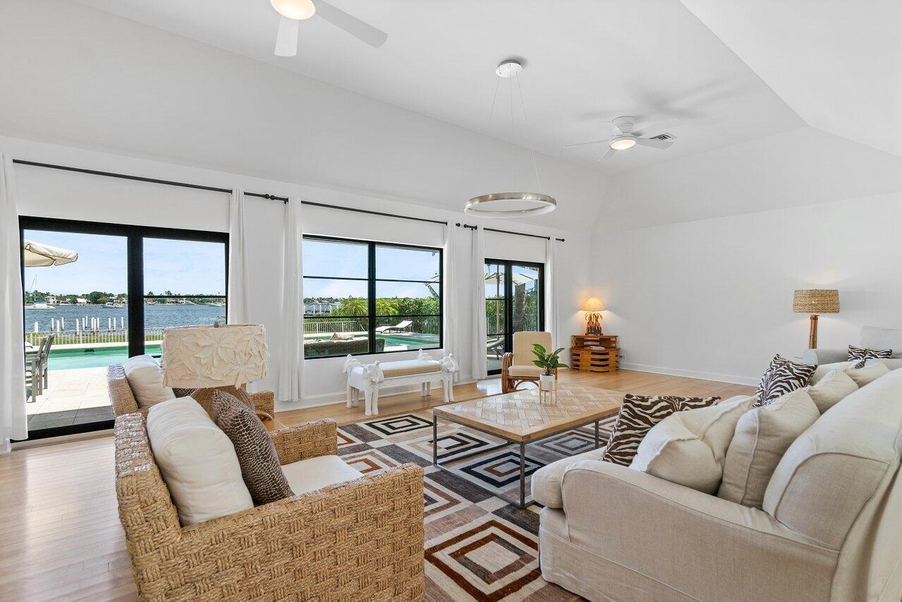 210 S Lake, Lantana FL 33462