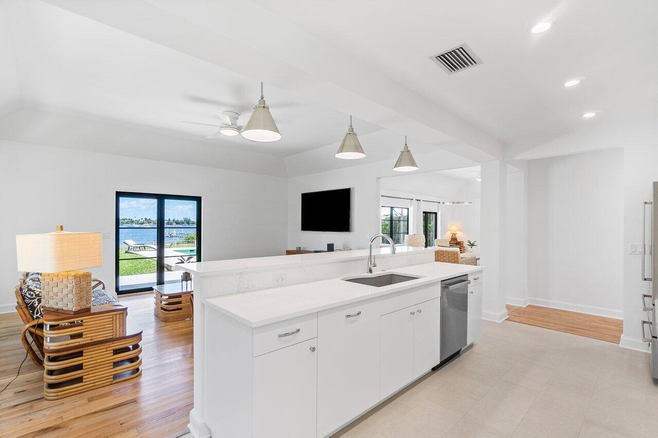 210 S Lake, Lantana FL 33462