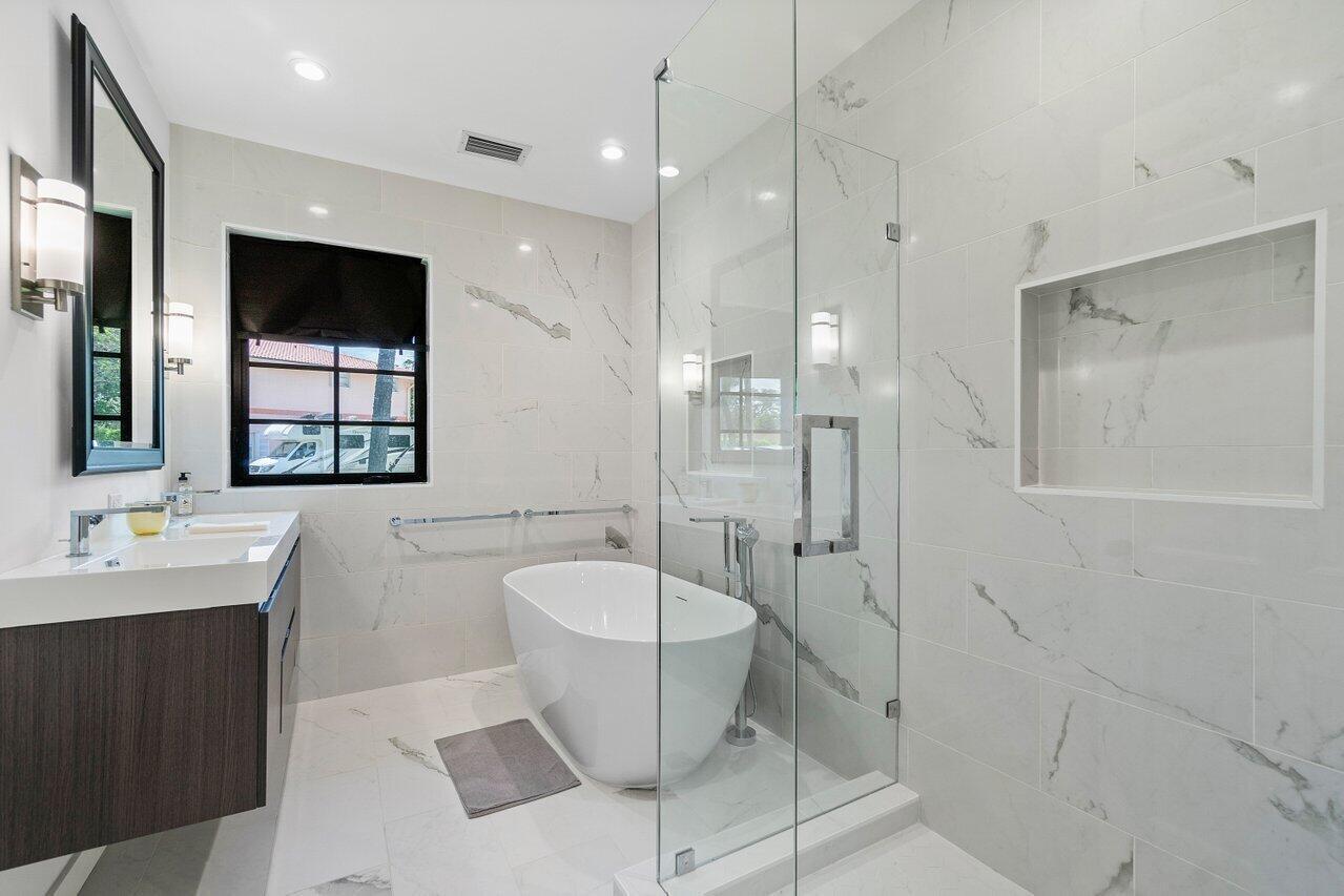 210 S Lake, Lantana FL 33462