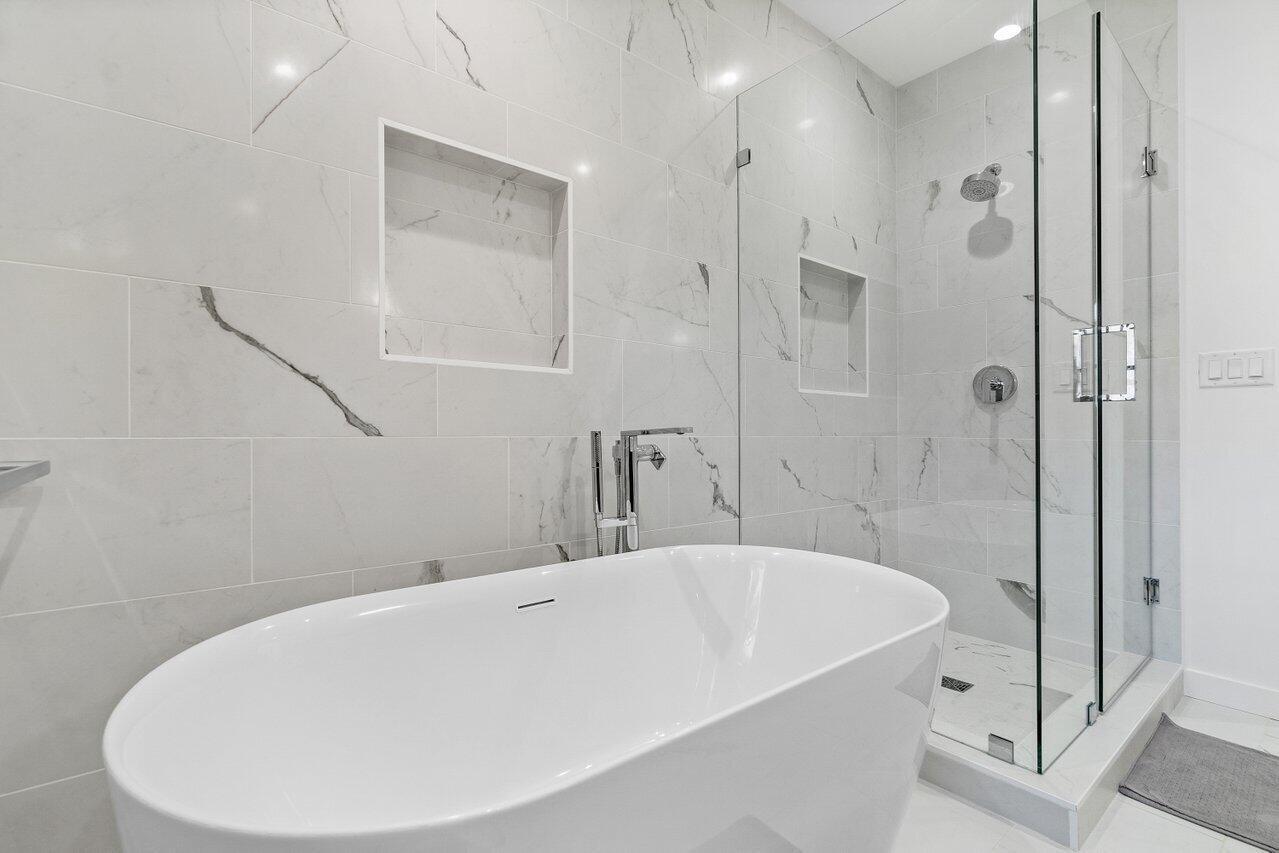 210 S Lake, Lantana FL 33462