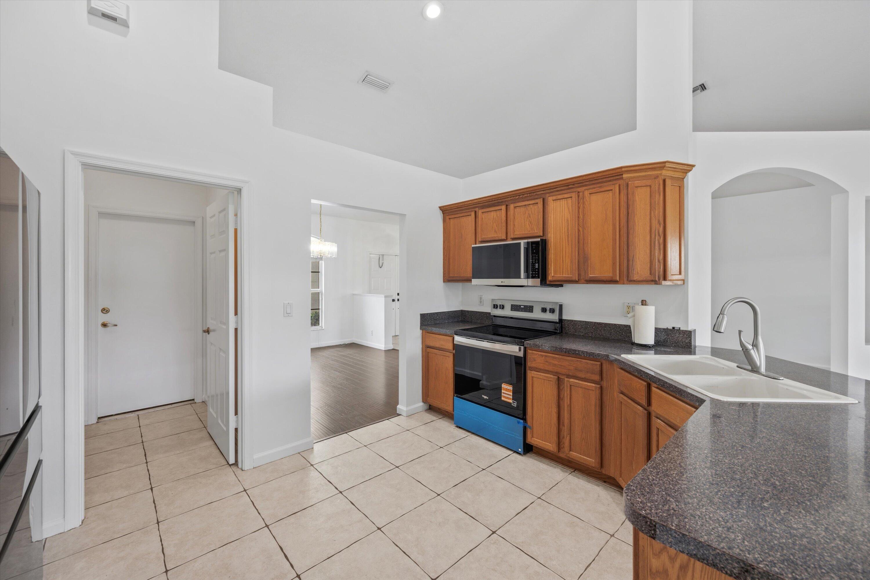 106 Fernwood, Royal Palm Beach FL 33411