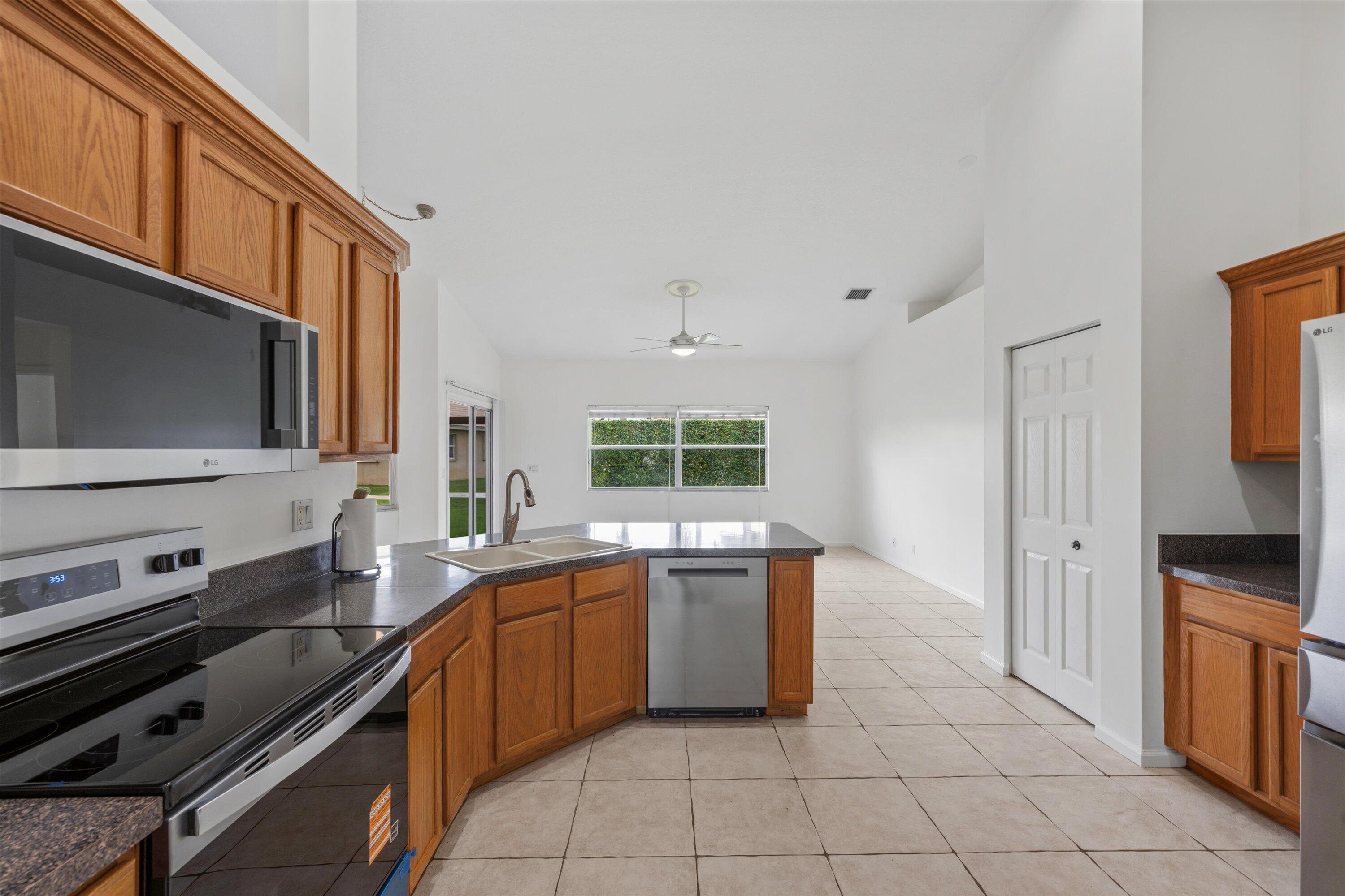 106 Fernwood, Royal Palm Beach FL 33411
