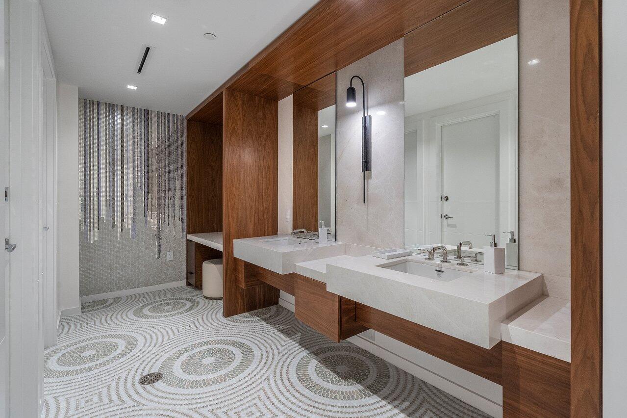 200 SE Mizner #211, Boca Raton FL 33432