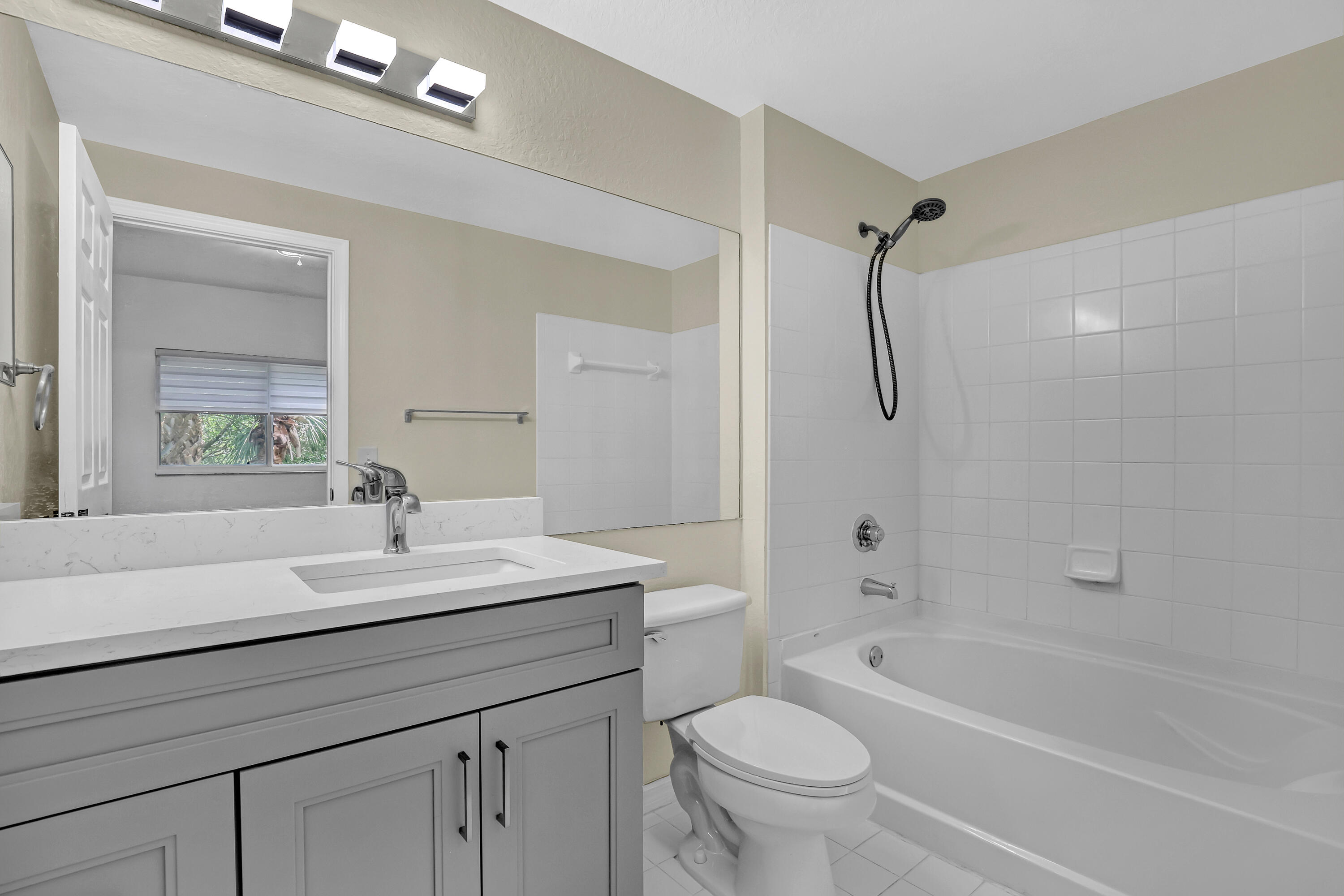 340 Crestwood #302, Royal Palm Beach FL 33411