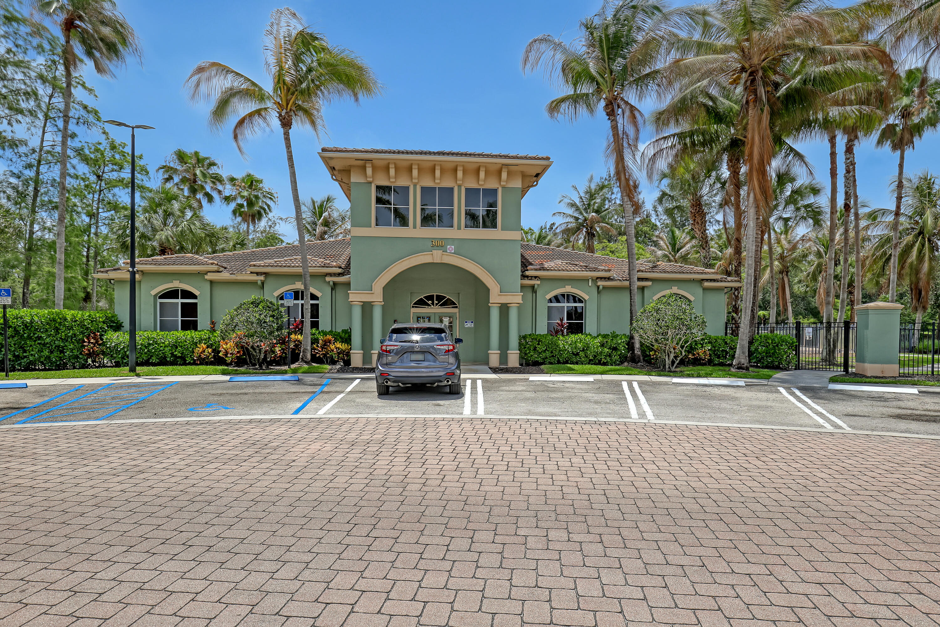 340 Crestwood #302, Royal Palm Beach FL 33411
