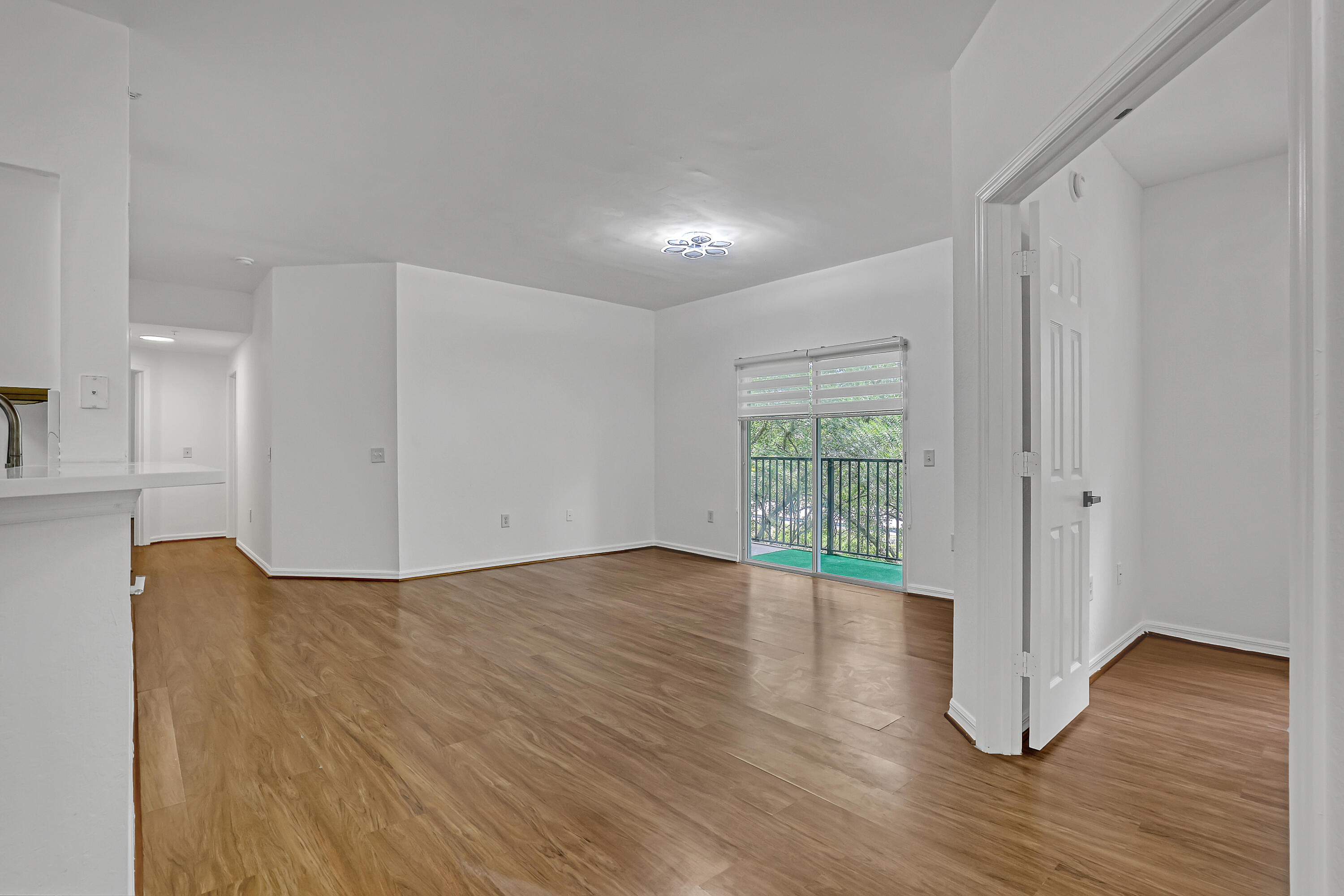 340 Crestwood #302, Royal Palm Beach FL 33411