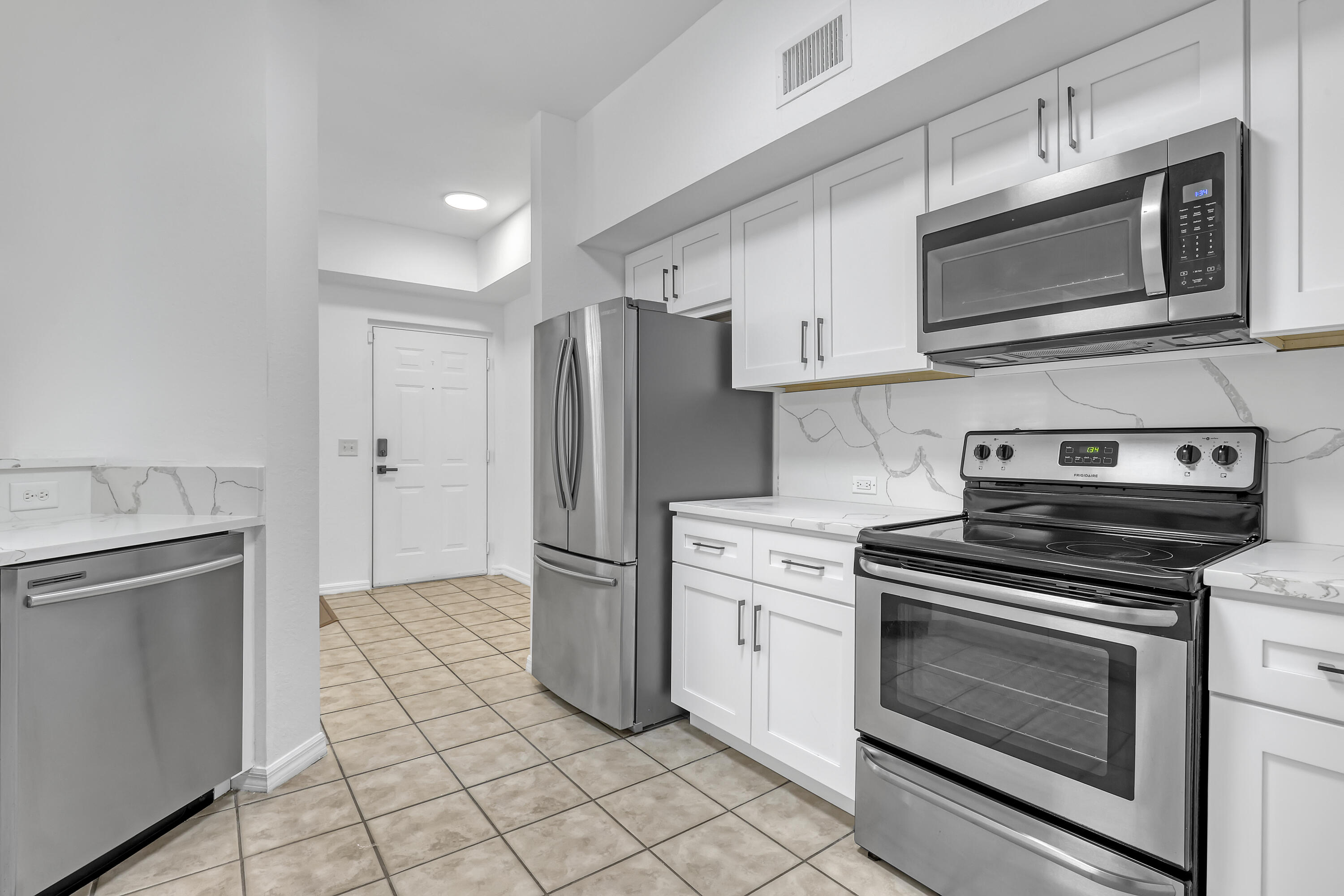 340 Crestwood #302, Royal Palm Beach FL 33411