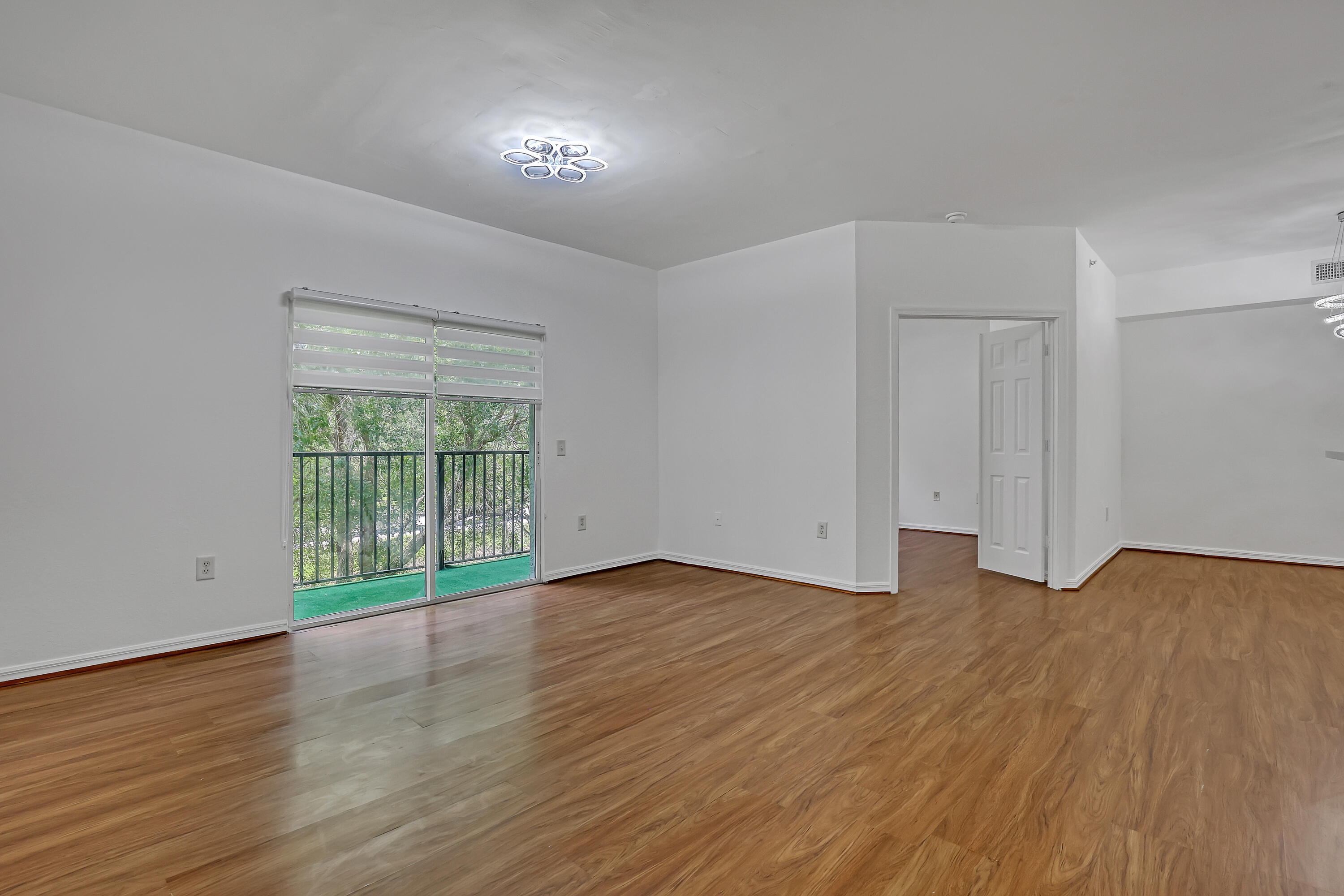 340 Crestwood #302, Royal Palm Beach FL 33411