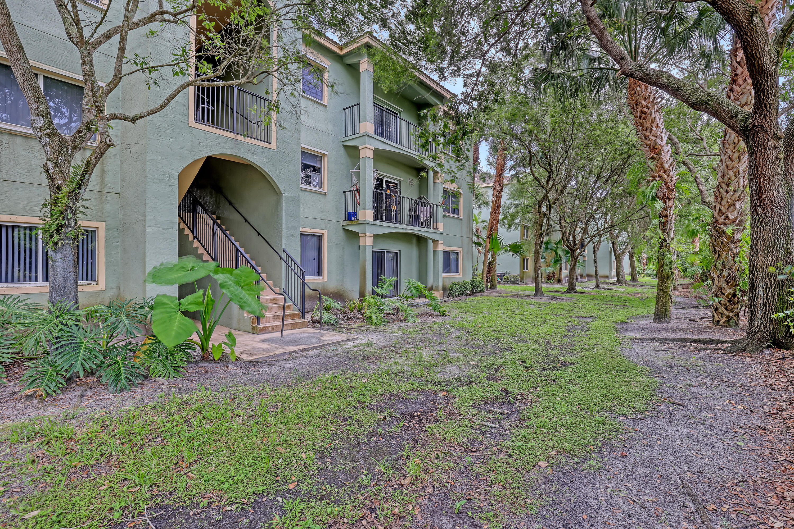 340 Crestwood #302, Royal Palm Beach FL 33411