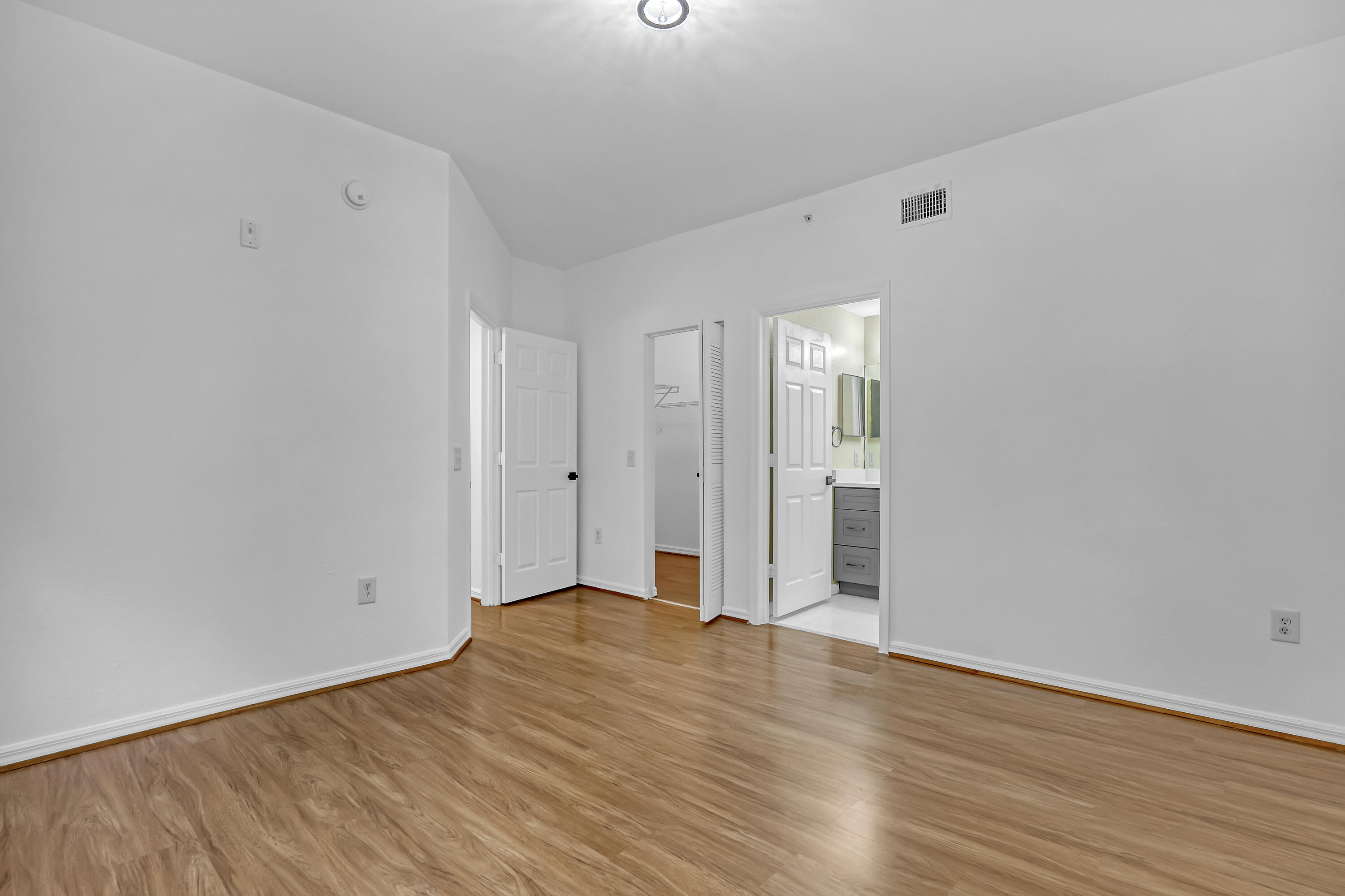 340 Crestwood #302, Royal Palm Beach FL 33411