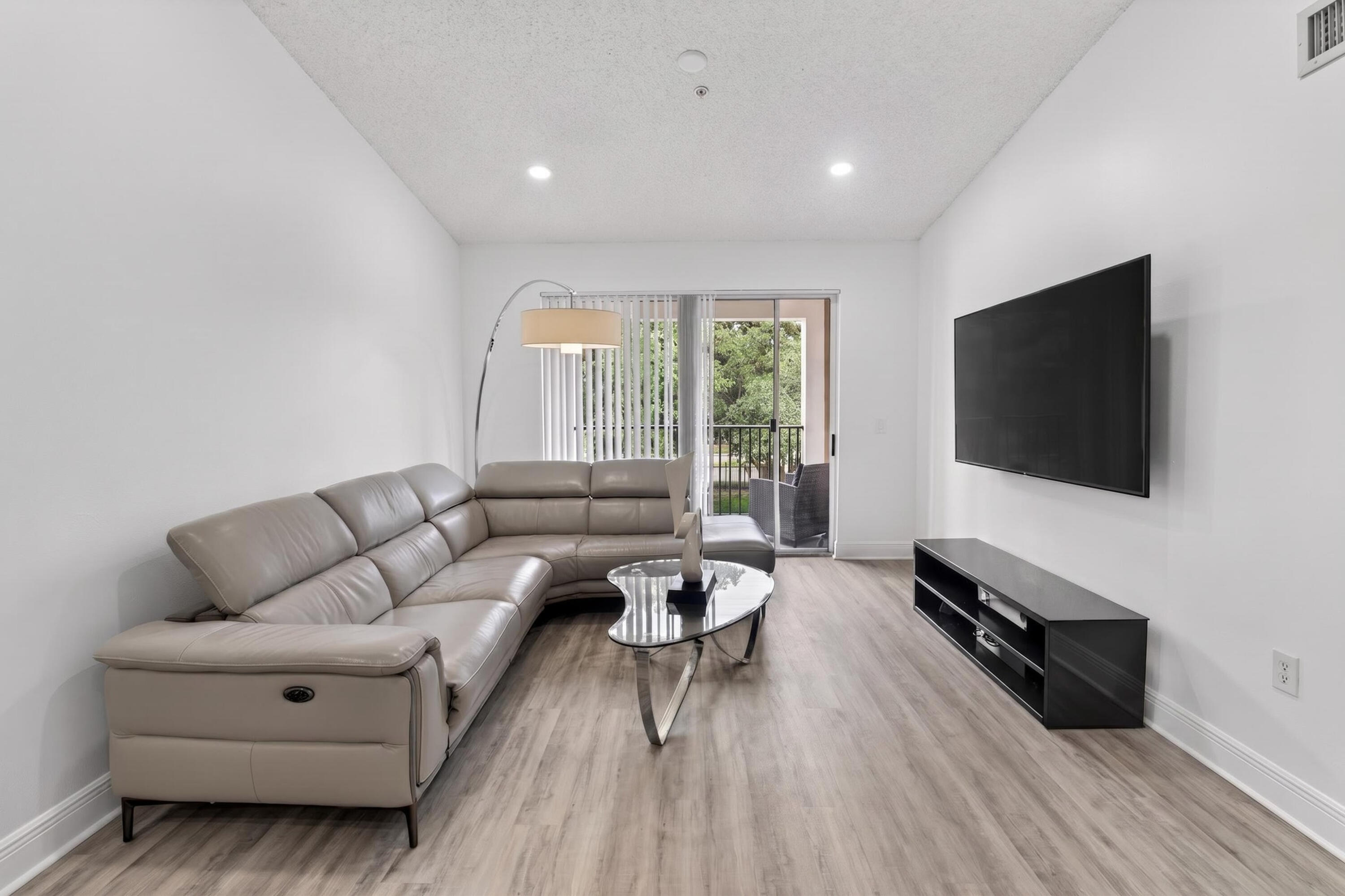 8020 N Nob Hill #305, Tamarac FL 33321