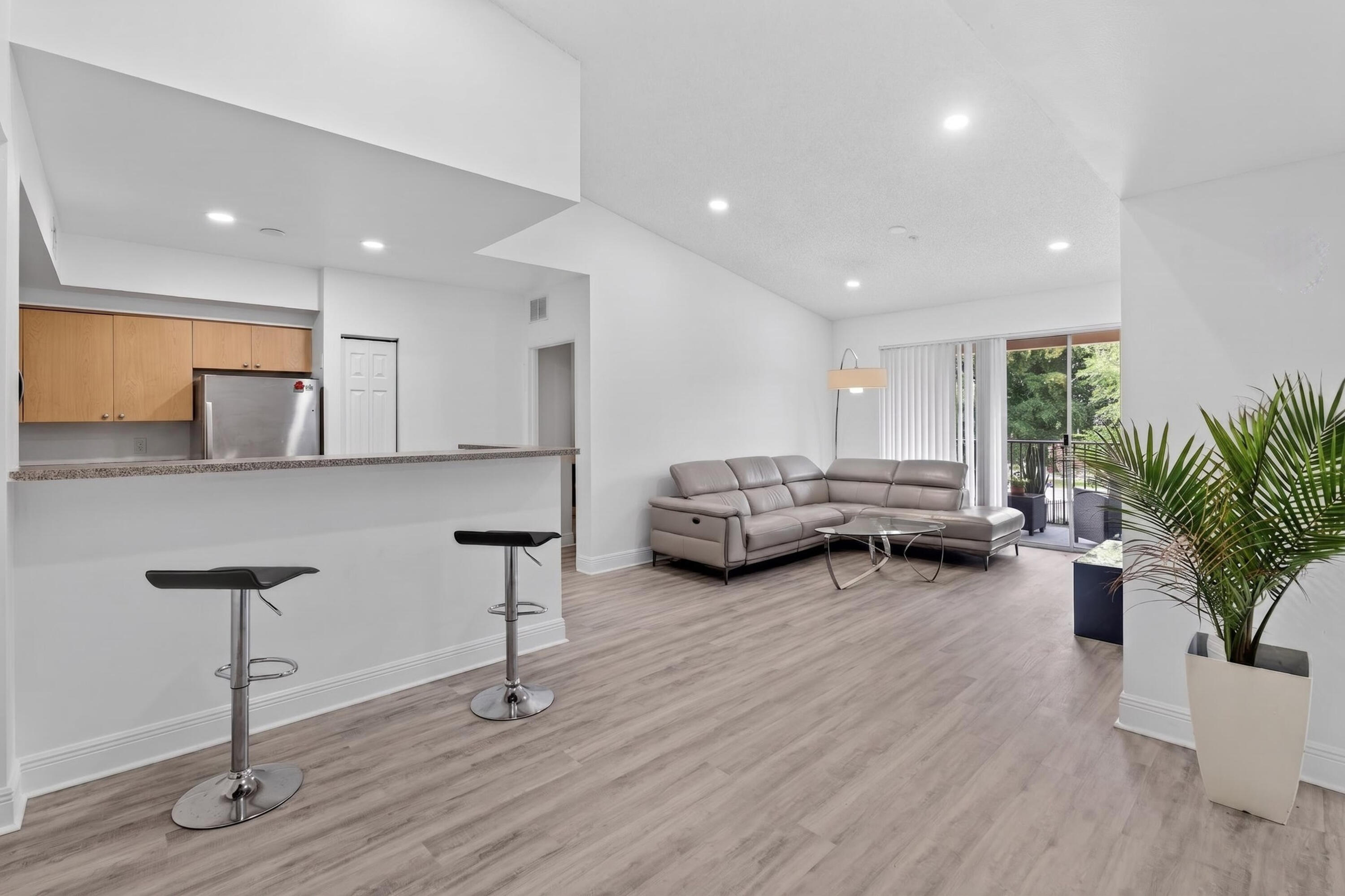 8020 N Nob Hill #305, Tamarac FL 33321