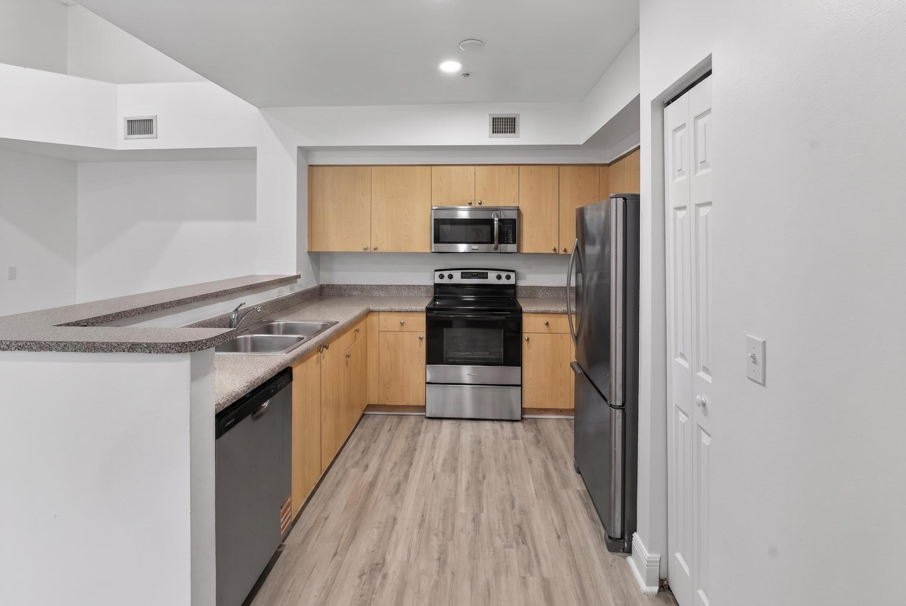 8020 N Nob Hill #305, Tamarac FL 33321