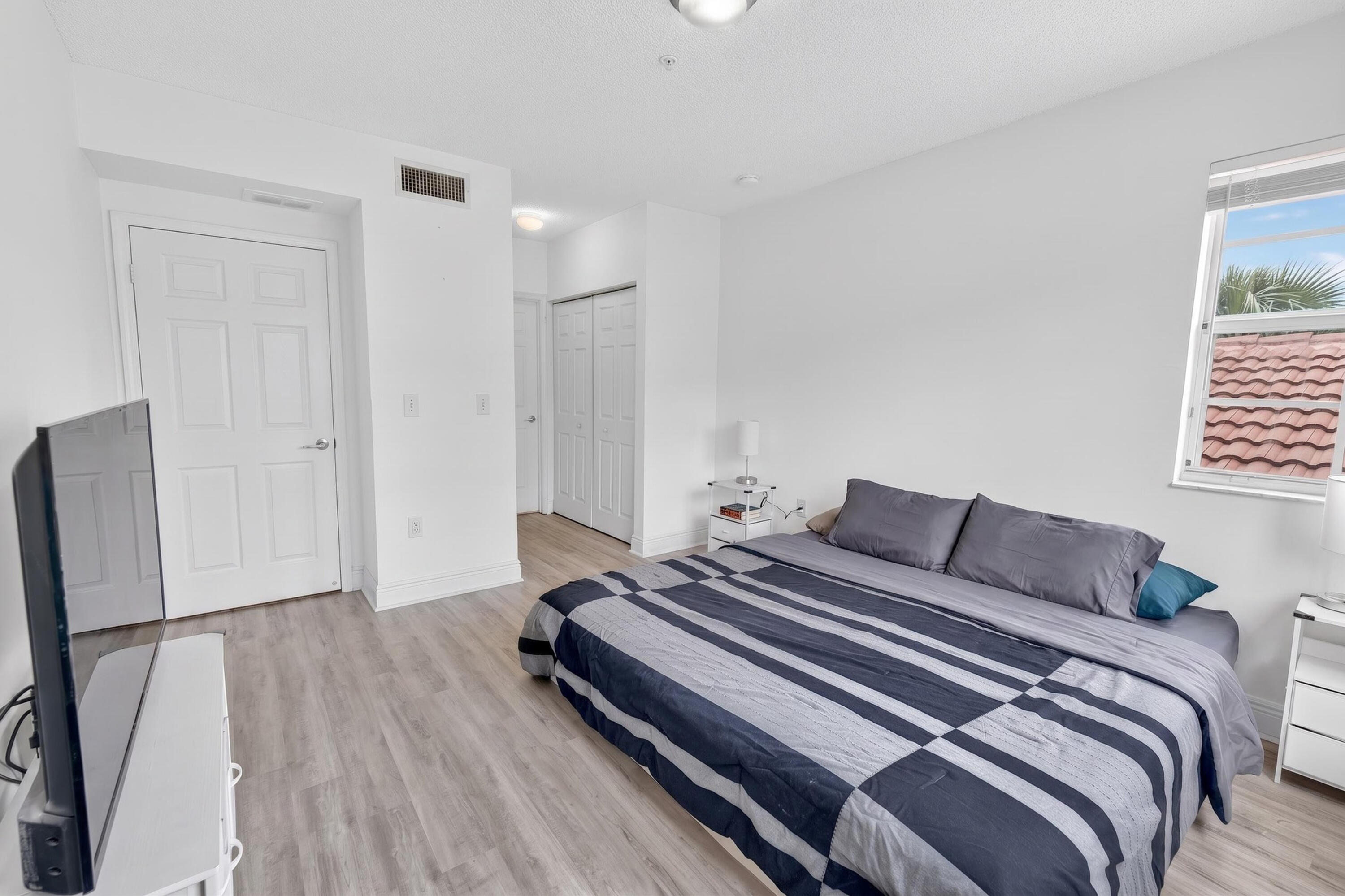 8020 N Nob Hill #305, Tamarac FL 33321