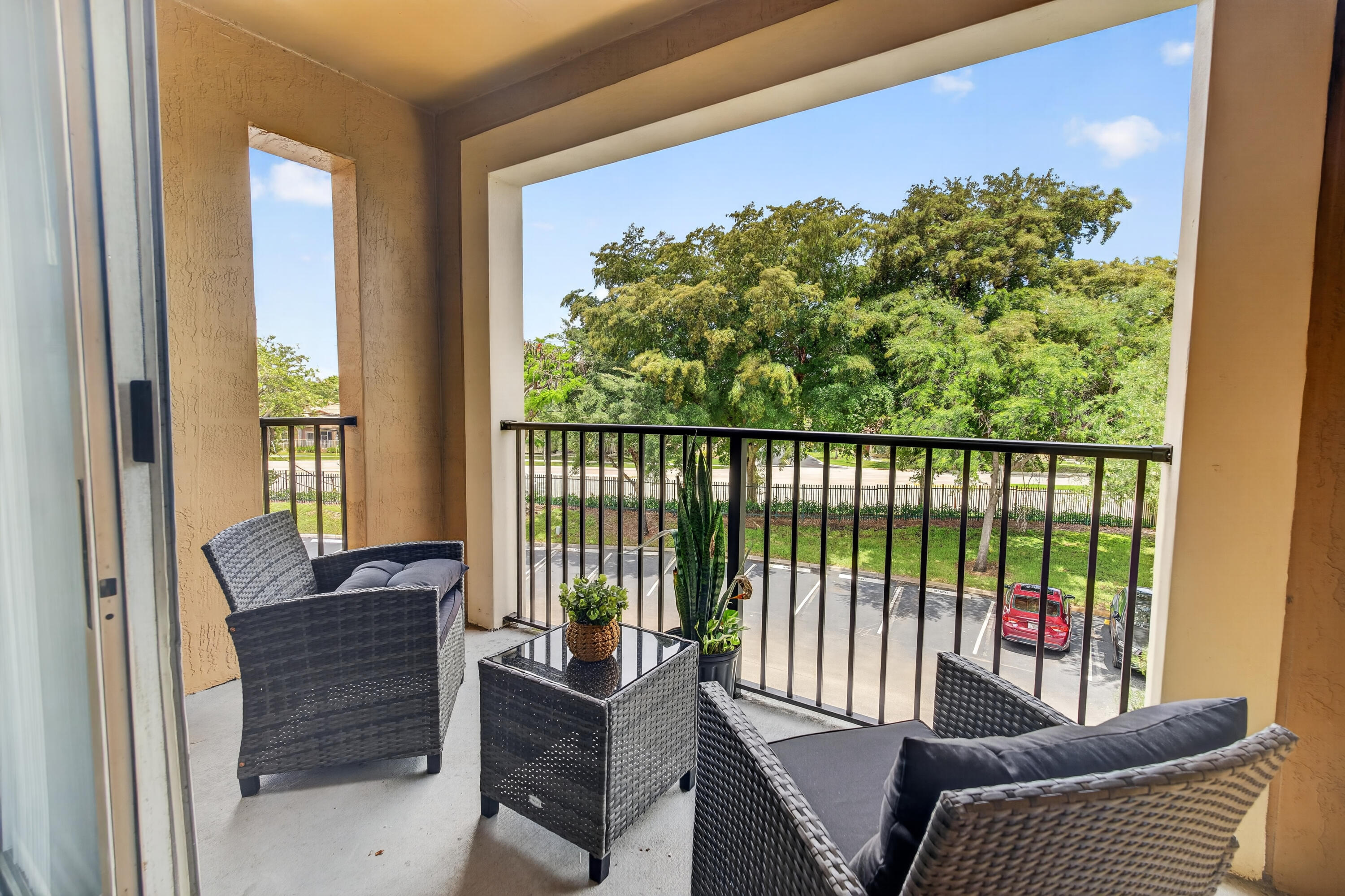 8020 N Nob Hill #305, Tamarac FL 33321