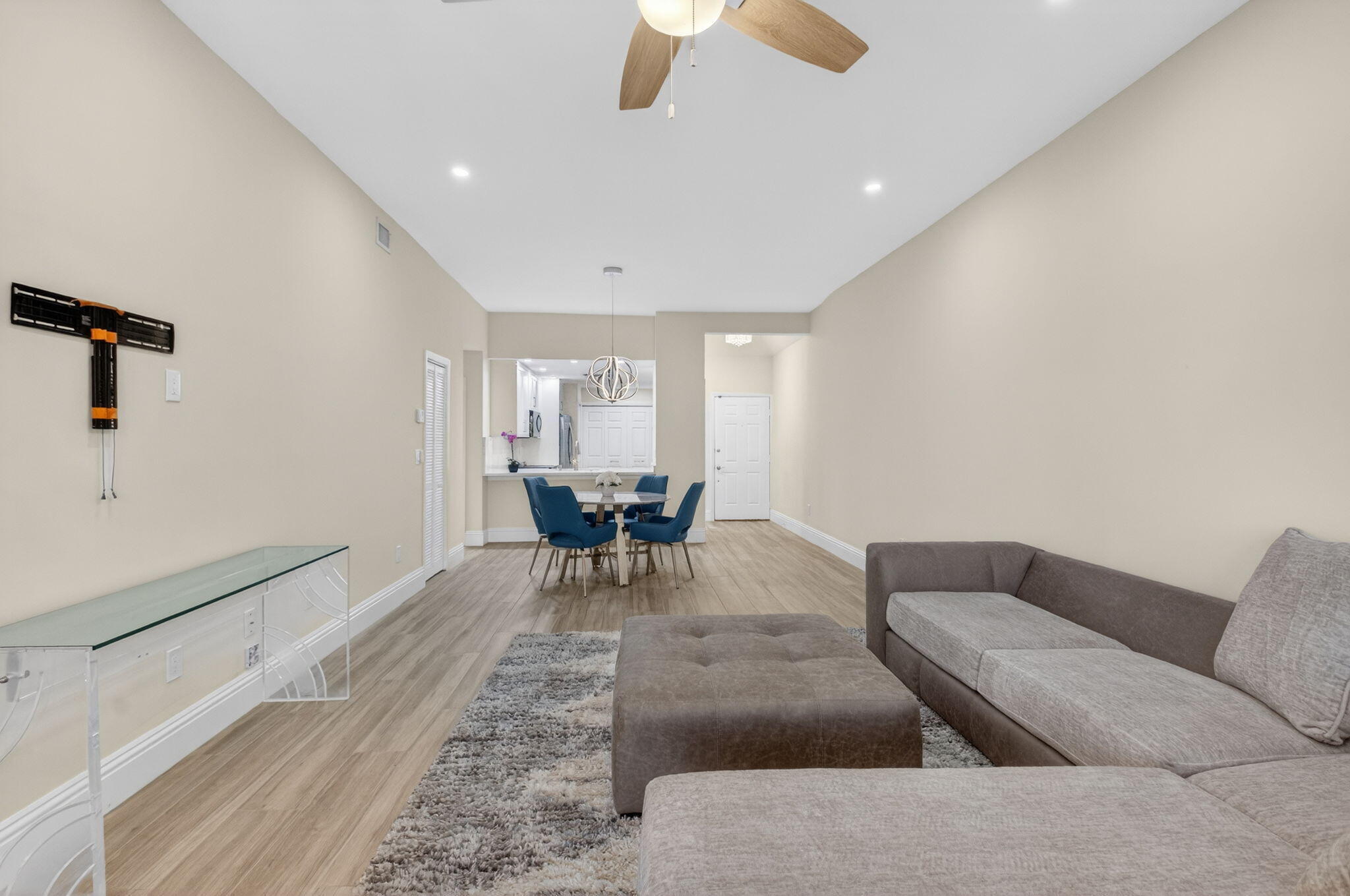 7484 La Paz #103, Boca Raton FL 33433