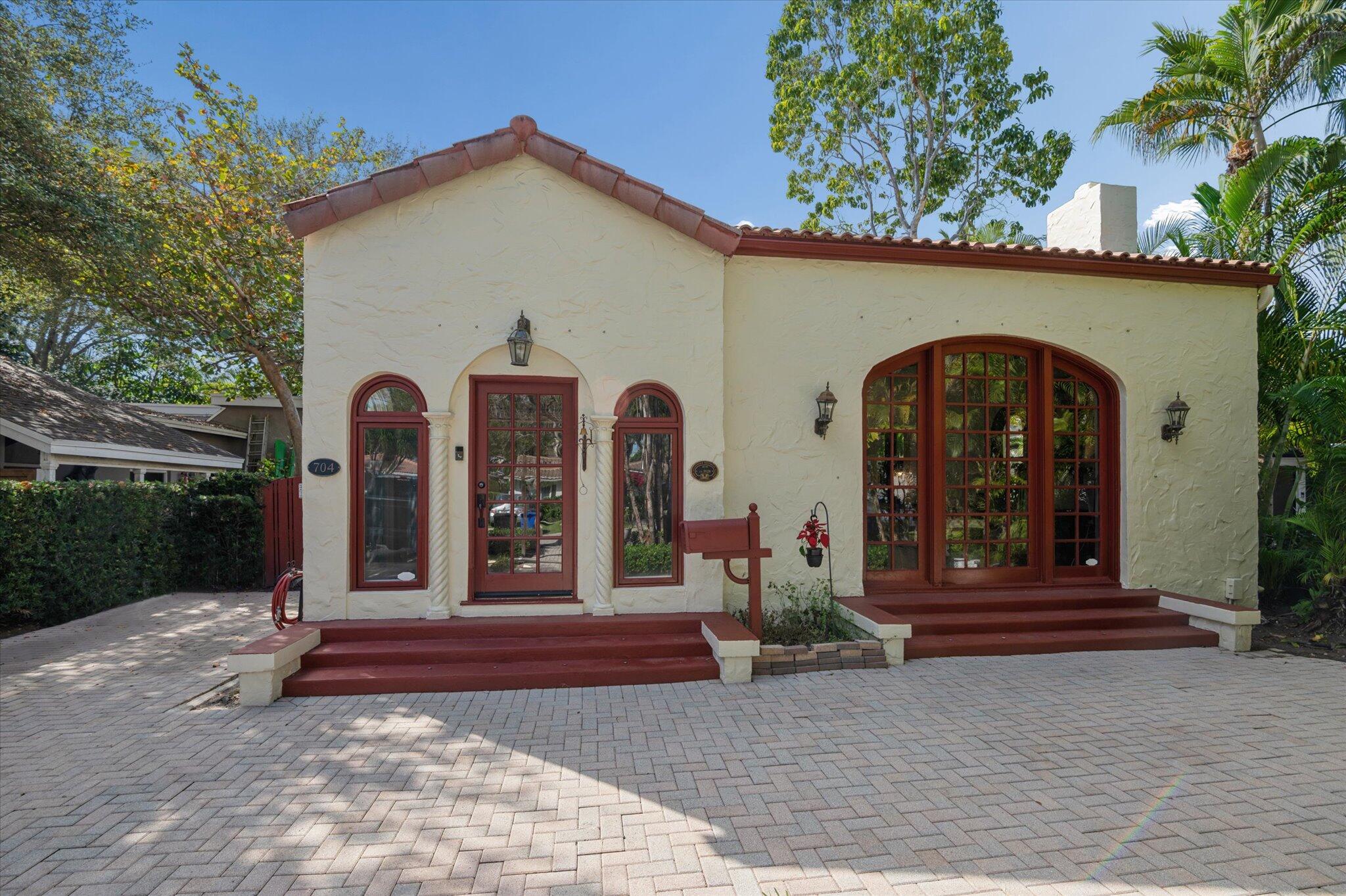 704 SE 8th, Fort Lauderdale FL 33316