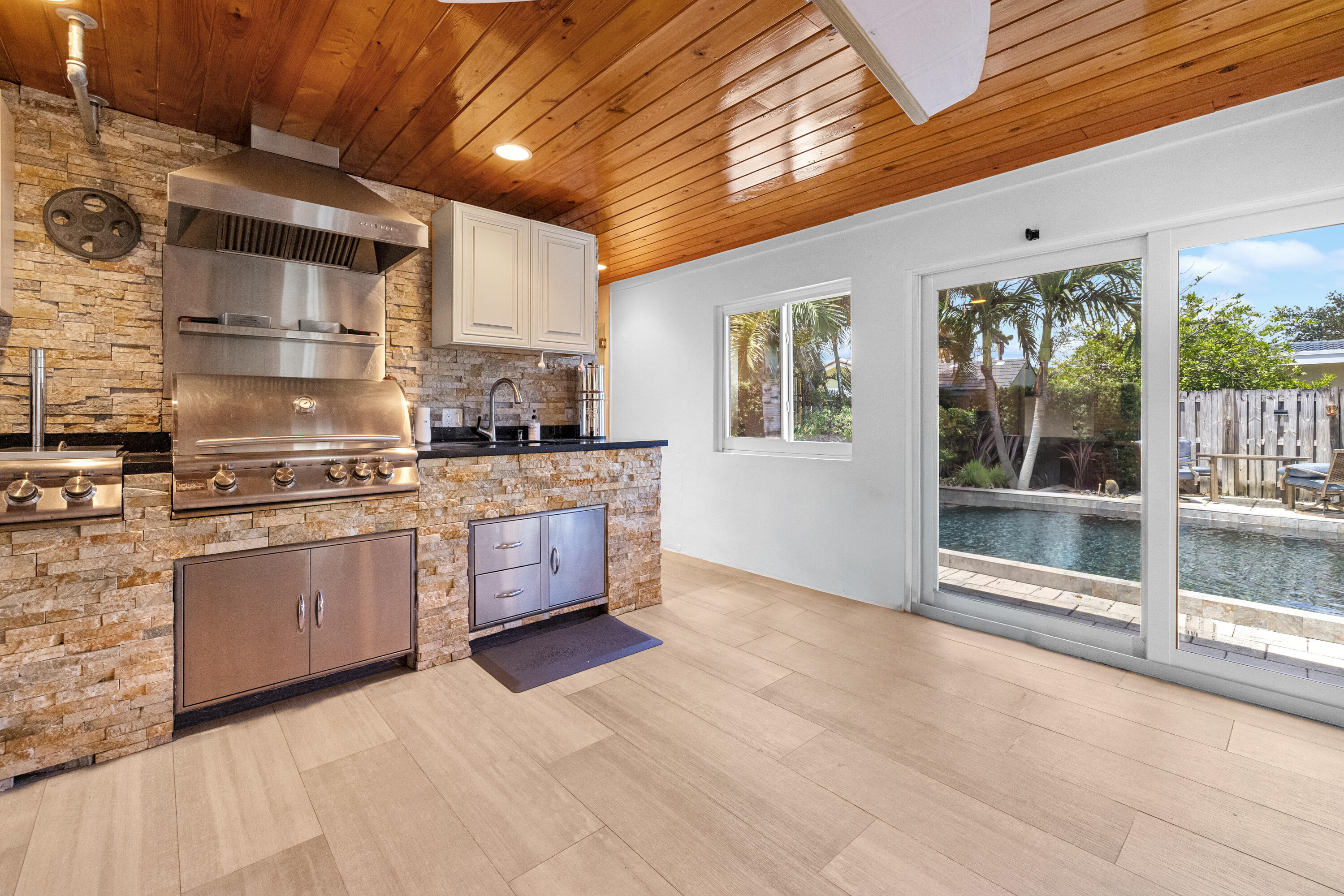 5041 NE 24th, Lighthouse Point FL 33064