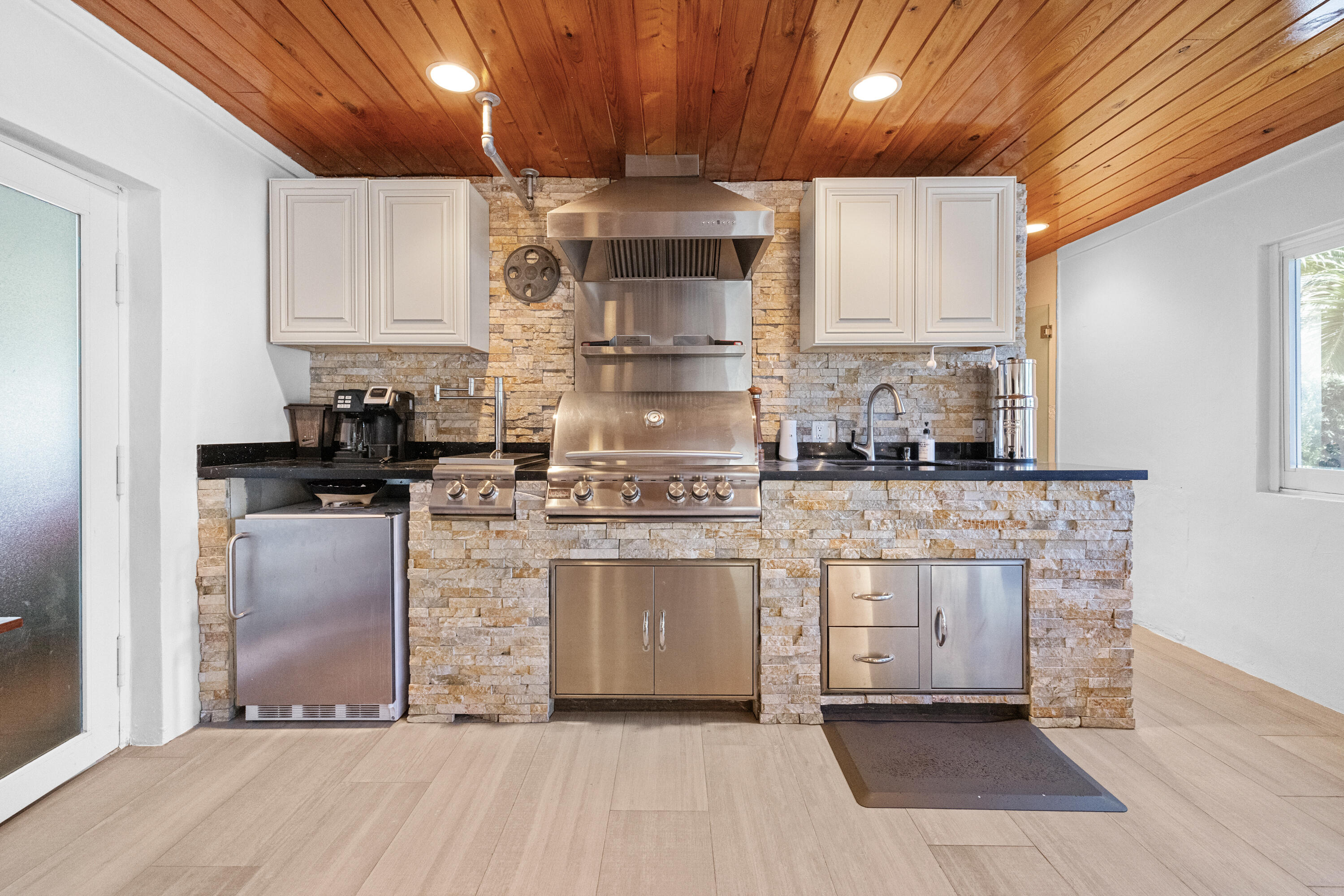5041 NE 24th, Lighthouse Point FL 33064
