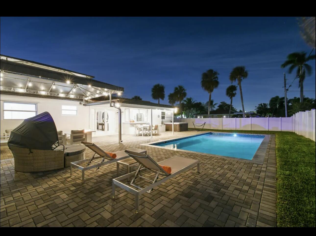 5040 NE 22nd, Lighthouse Point FL 33064