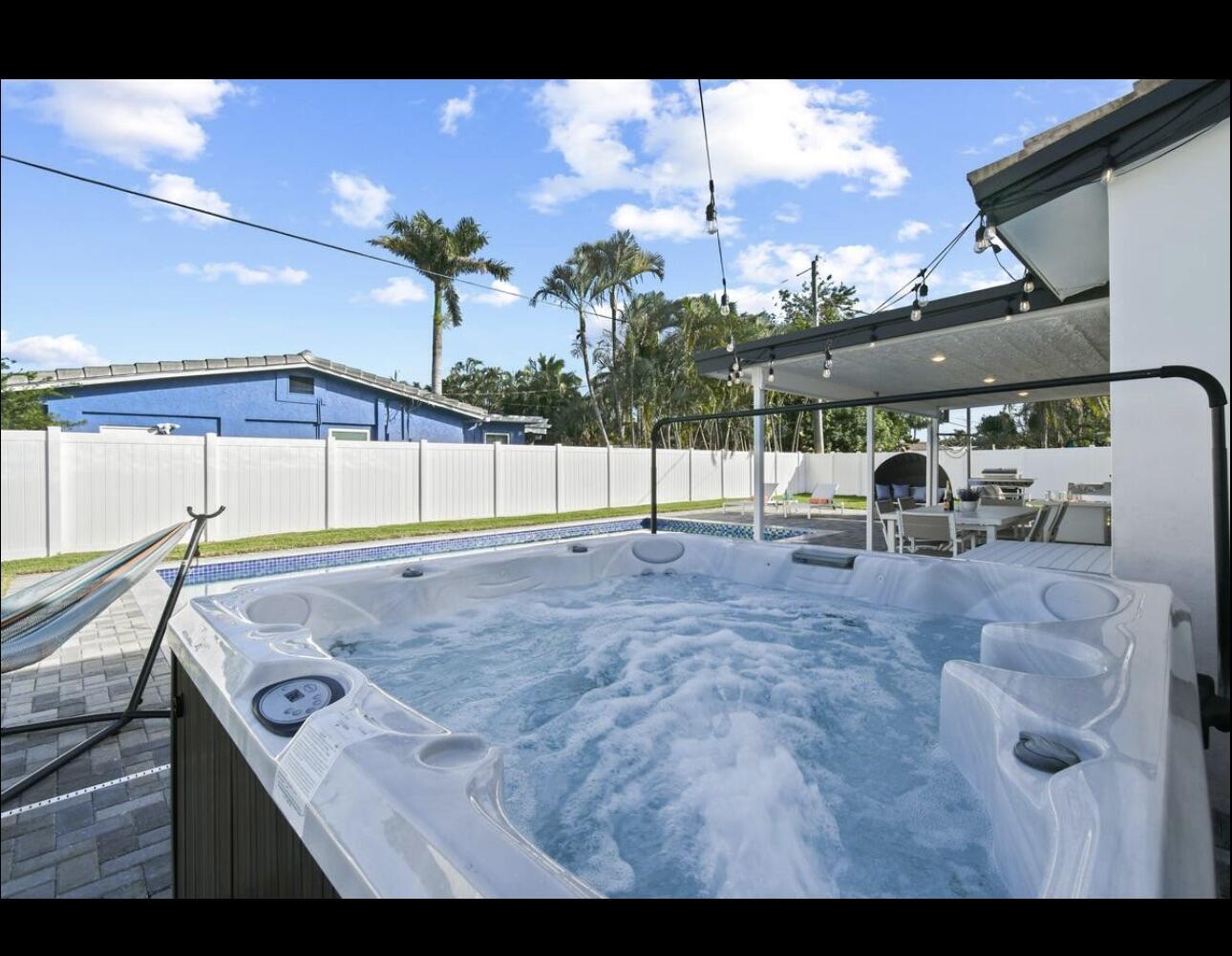5040 NE 22nd, Lighthouse Point FL 33064