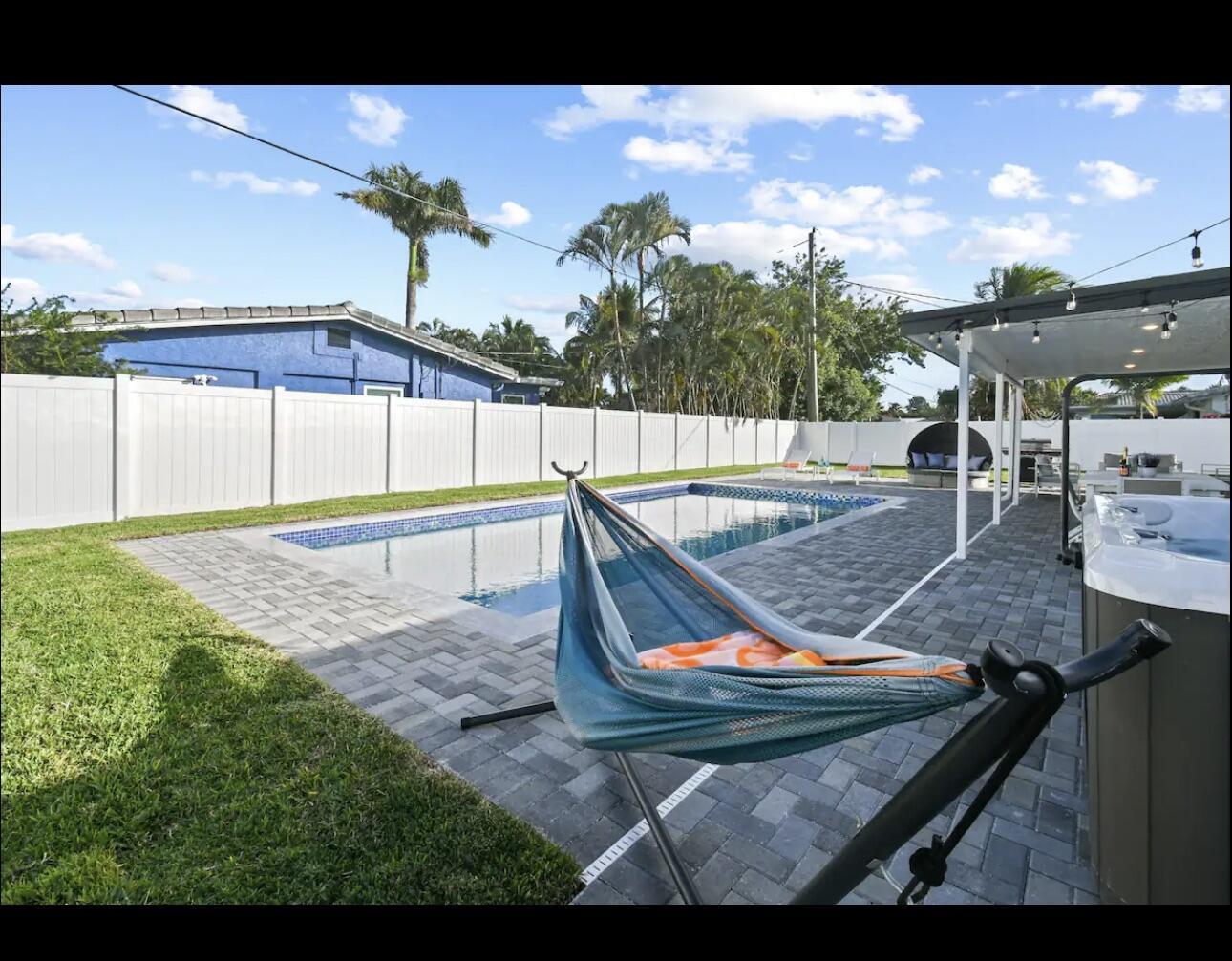 5040 NE 22nd, Lighthouse Point FL 33064