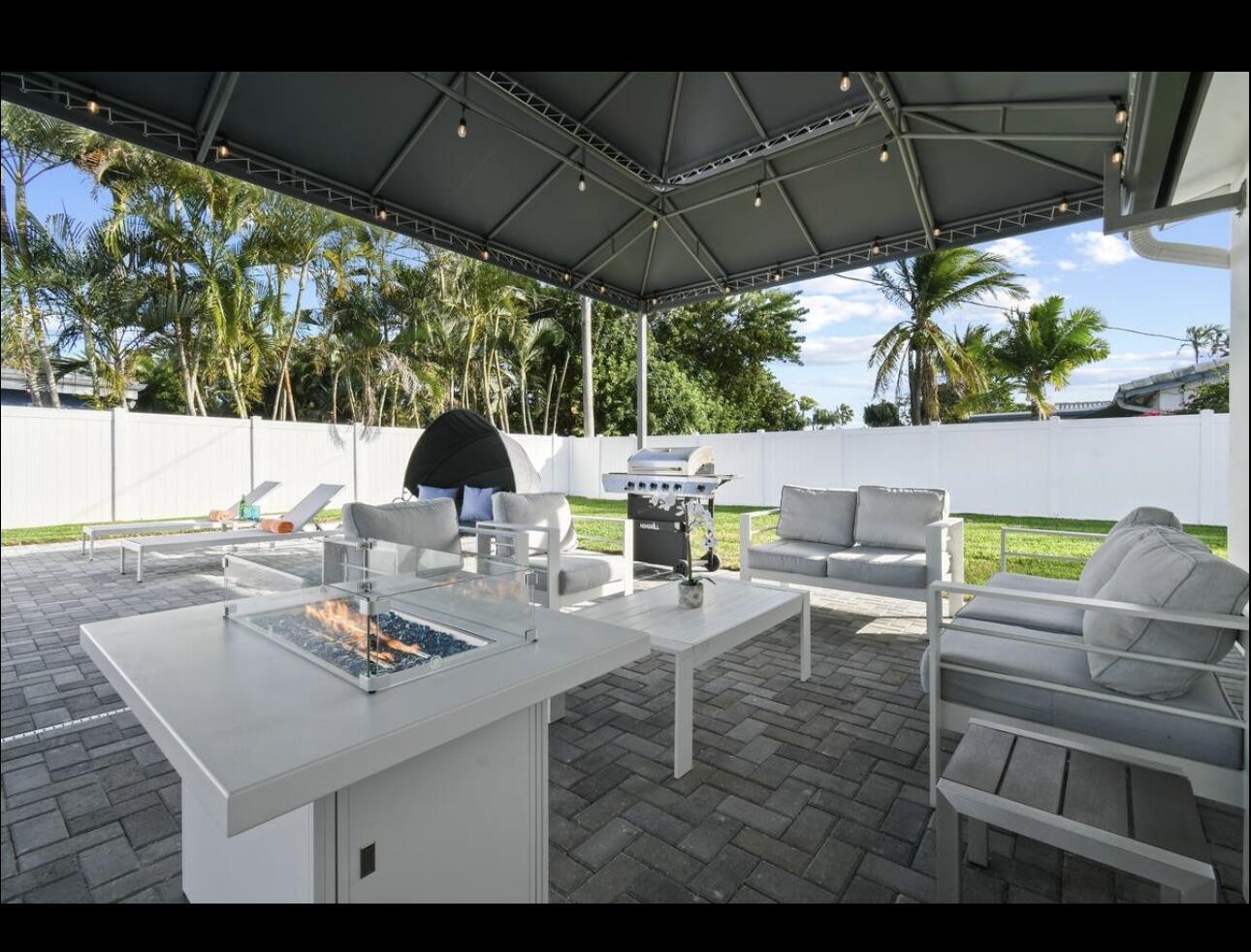 5040 NE 22nd, Lighthouse Point FL 33064