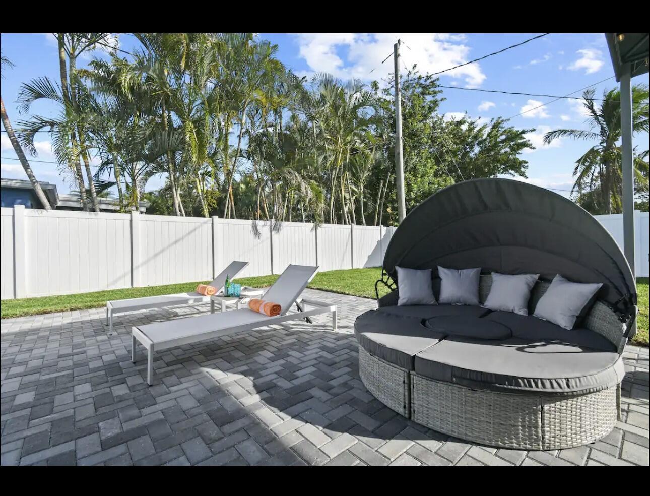 5040 NE 22nd, Lighthouse Point FL 33064