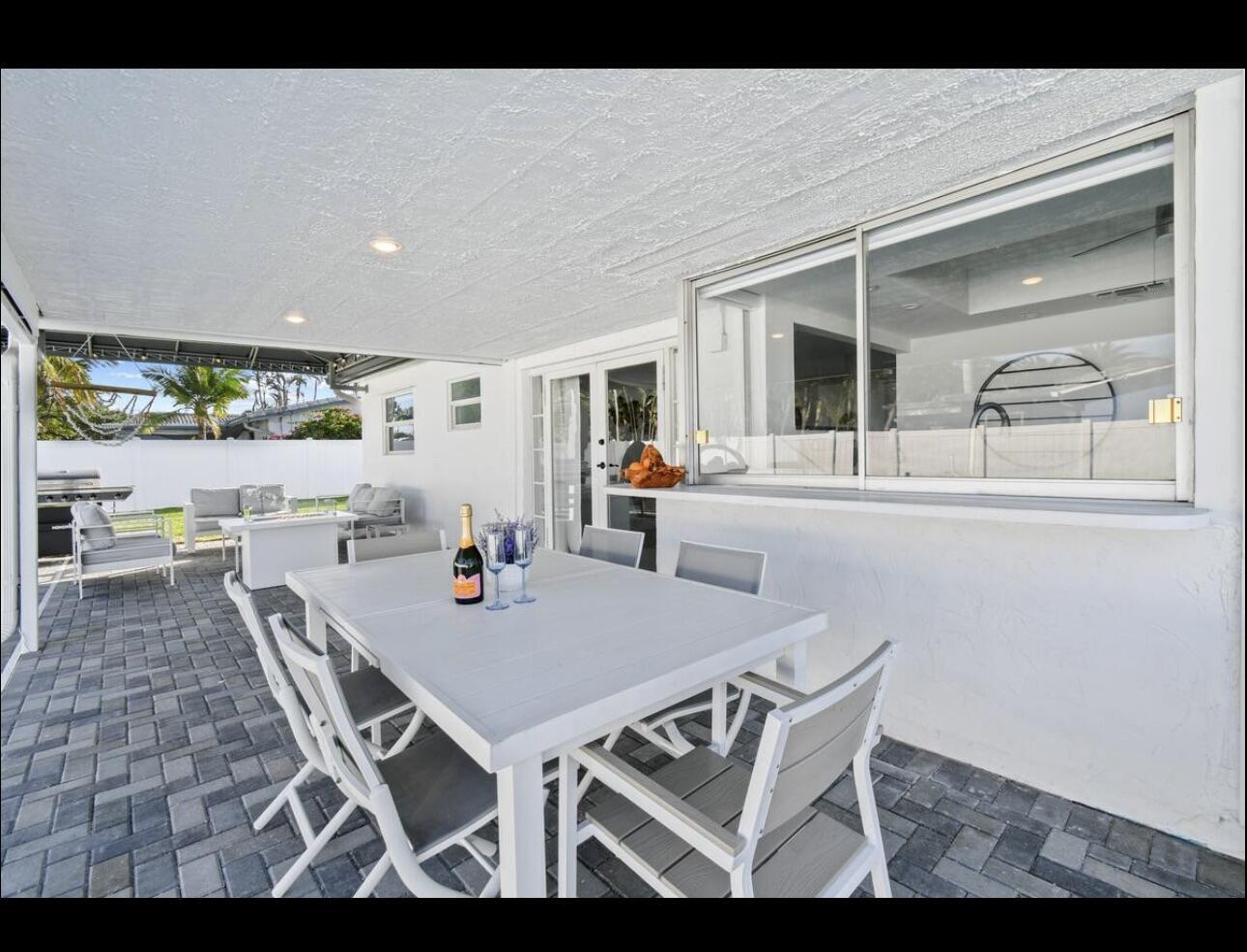 5040 NE 22nd, Lighthouse Point FL 33064