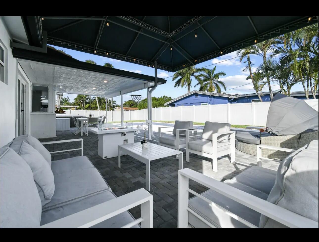 5040 NE 22nd, Lighthouse Point FL 33064