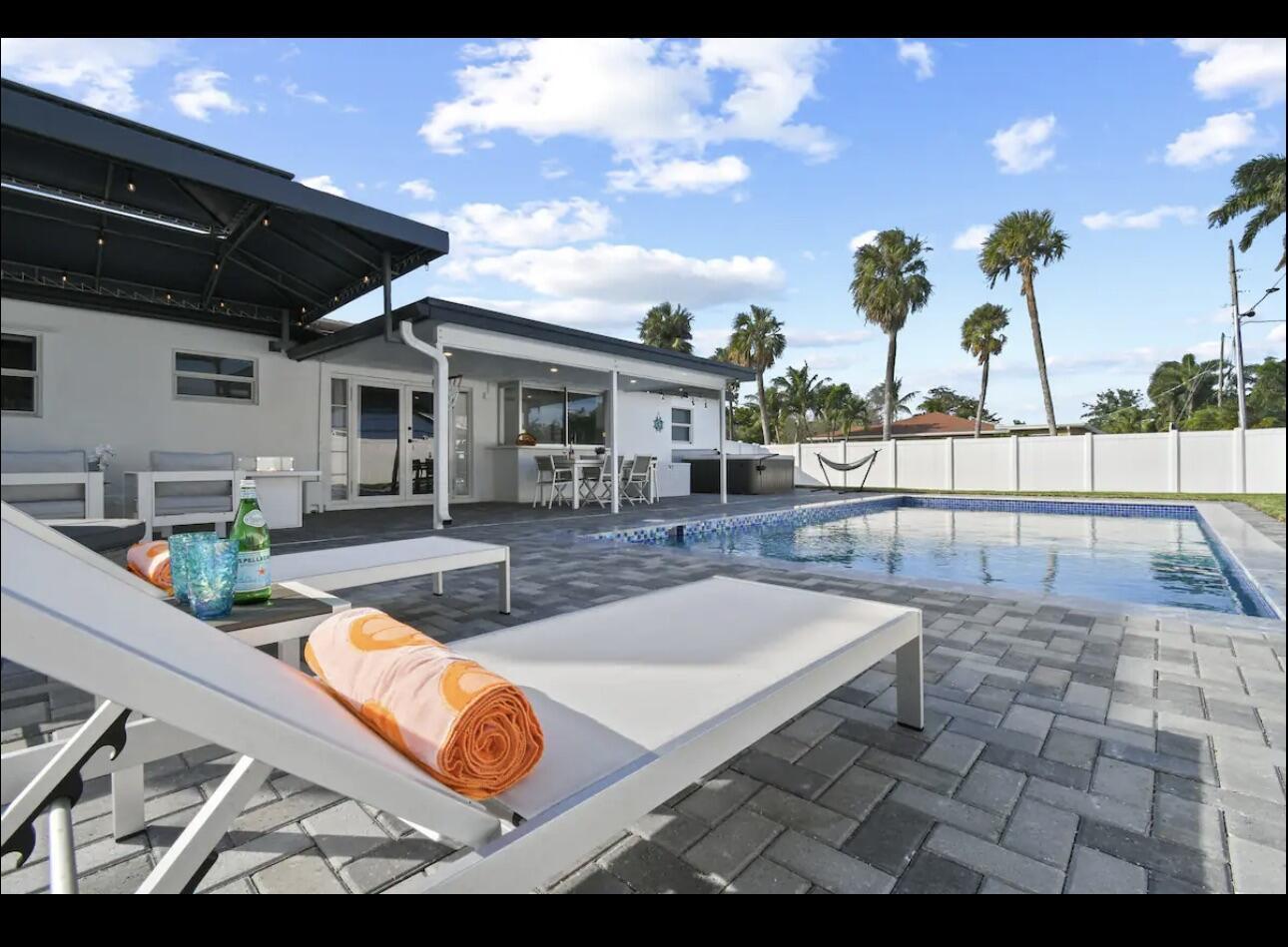5040 NE 22nd, Lighthouse Point FL 33064