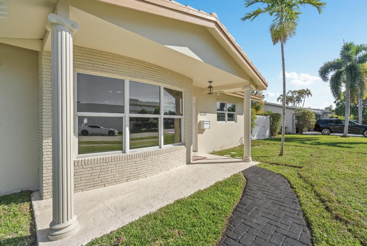 5040 NE 22nd, Lighthouse Point FL 33064