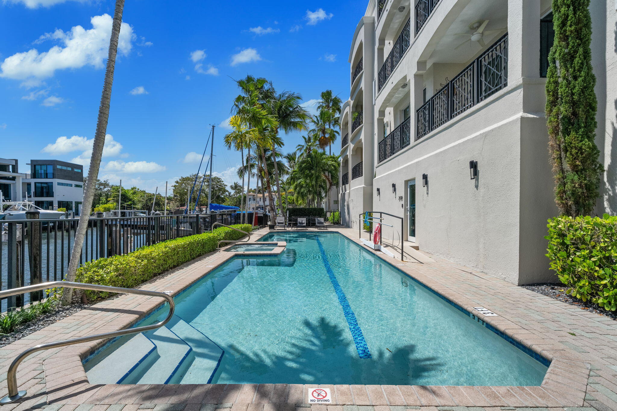 2720 NE 15th #303, Fort Lauderdale FL 33304