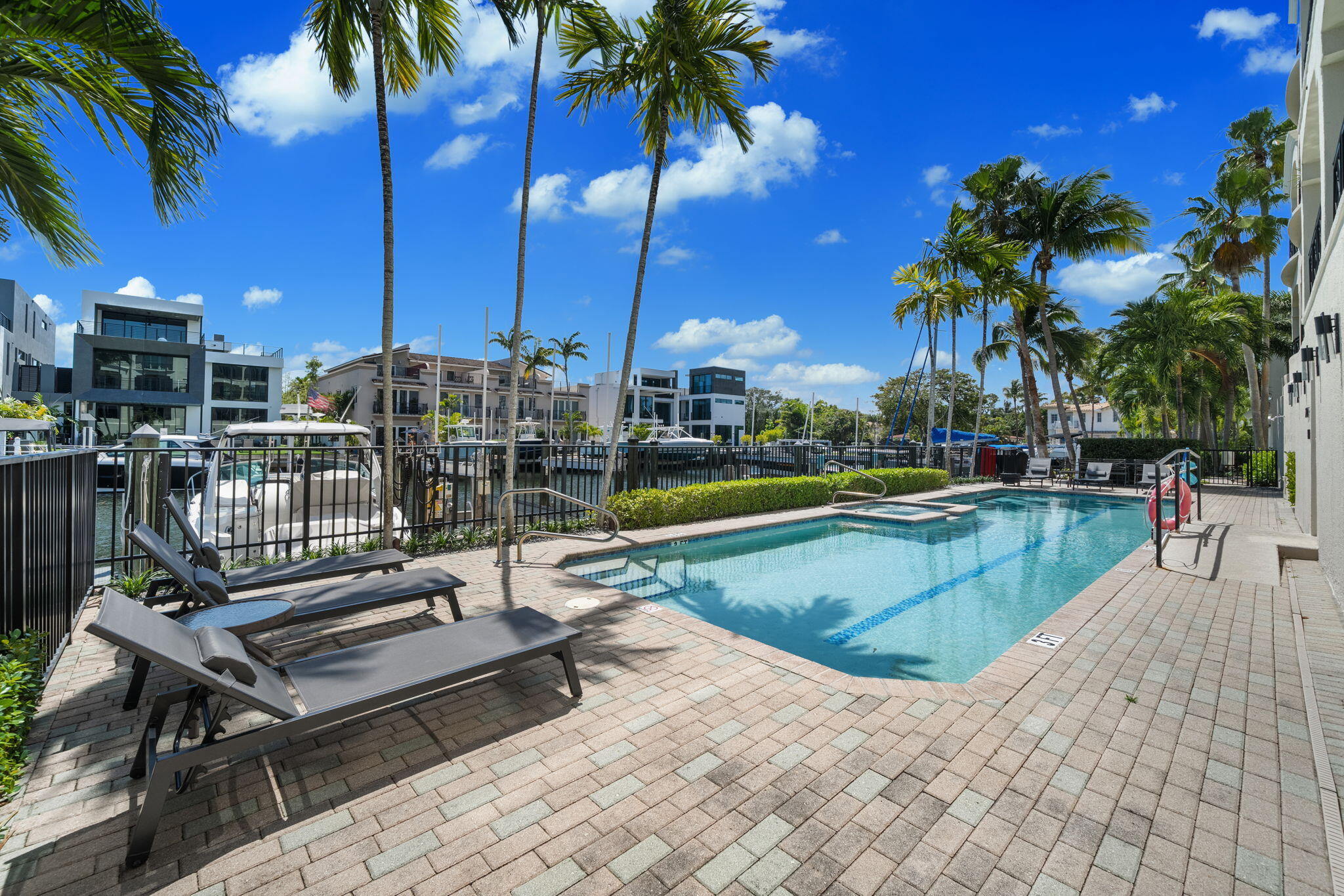 2720 NE 15th #303, Fort Lauderdale FL 33304