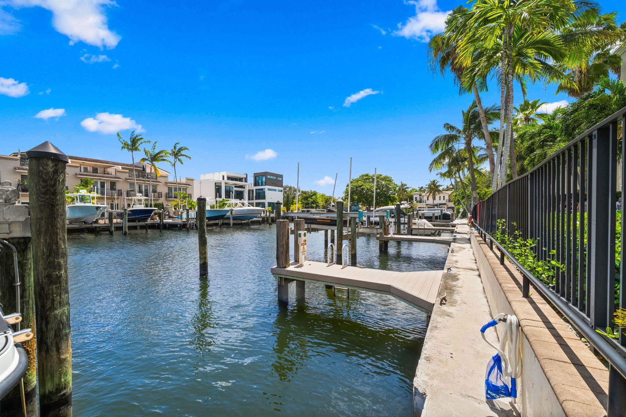 2720 NE 15th #303, Fort Lauderdale FL 33304