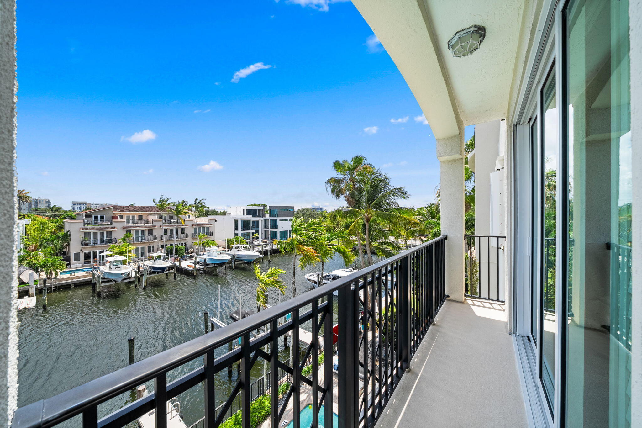 2720 NE 15th #303, Fort Lauderdale FL 33304