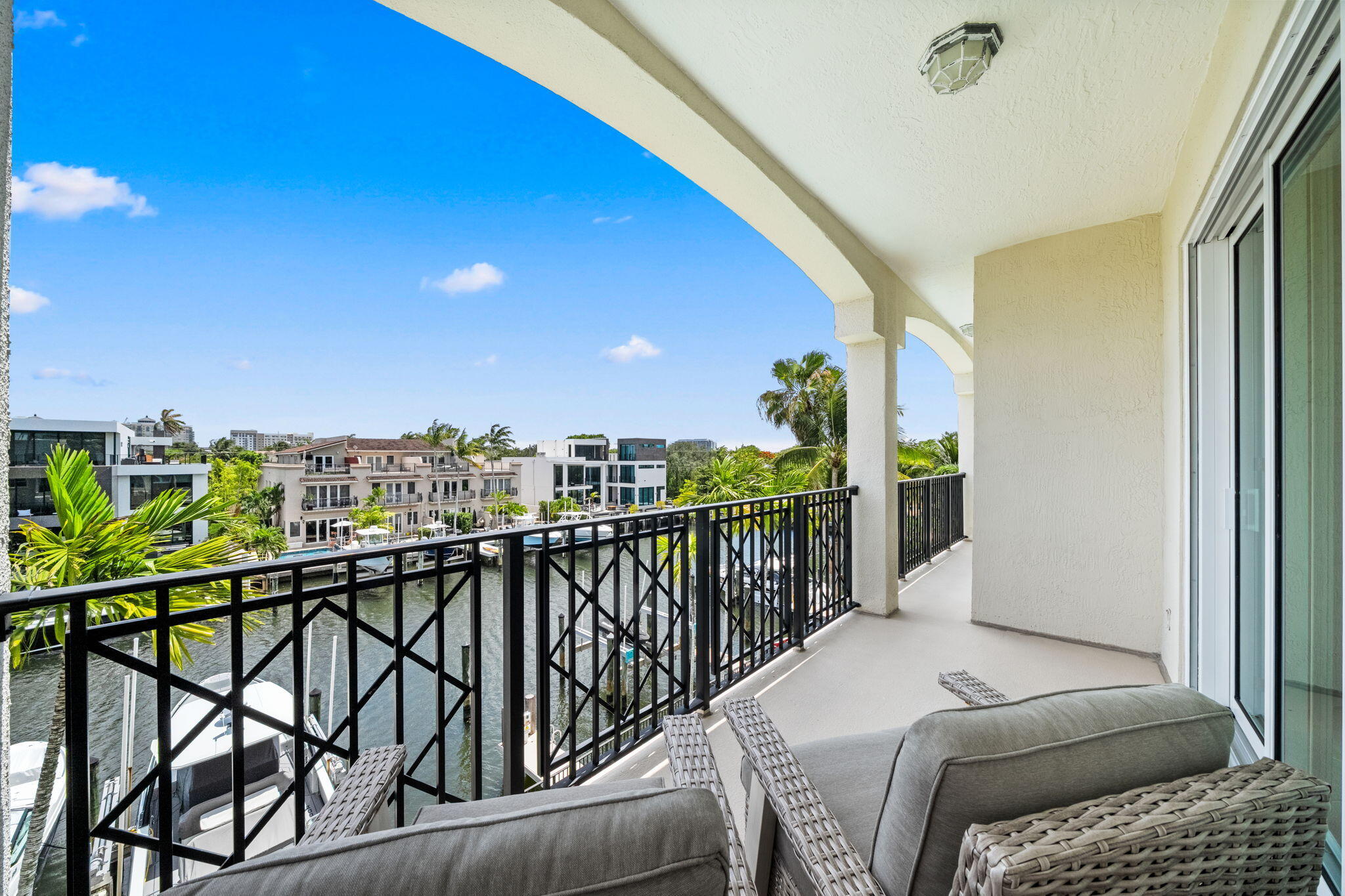 2720 NE 15th #303, Fort Lauderdale FL 33304