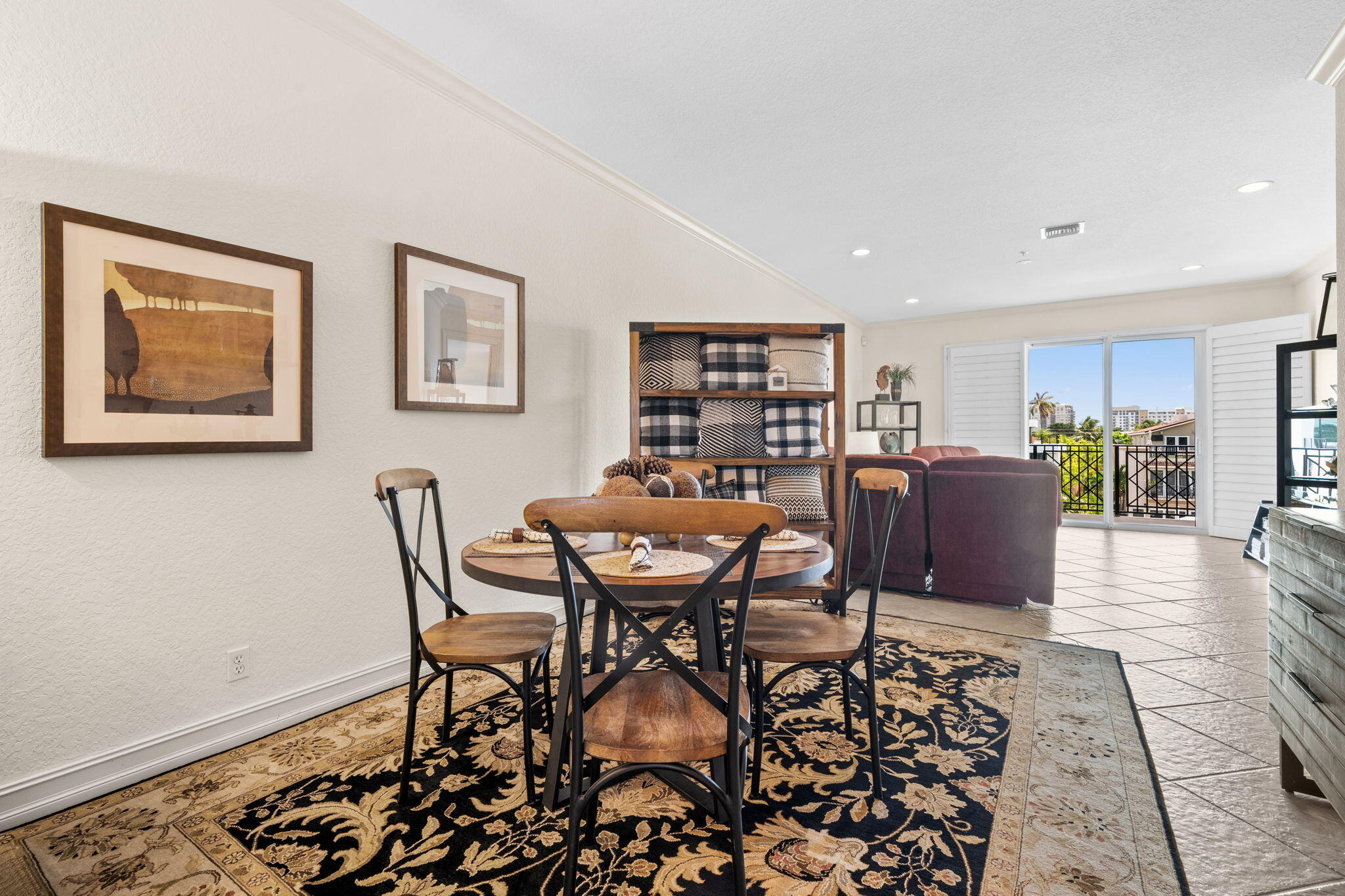 2720 NE 15th #303, Fort Lauderdale FL 33304