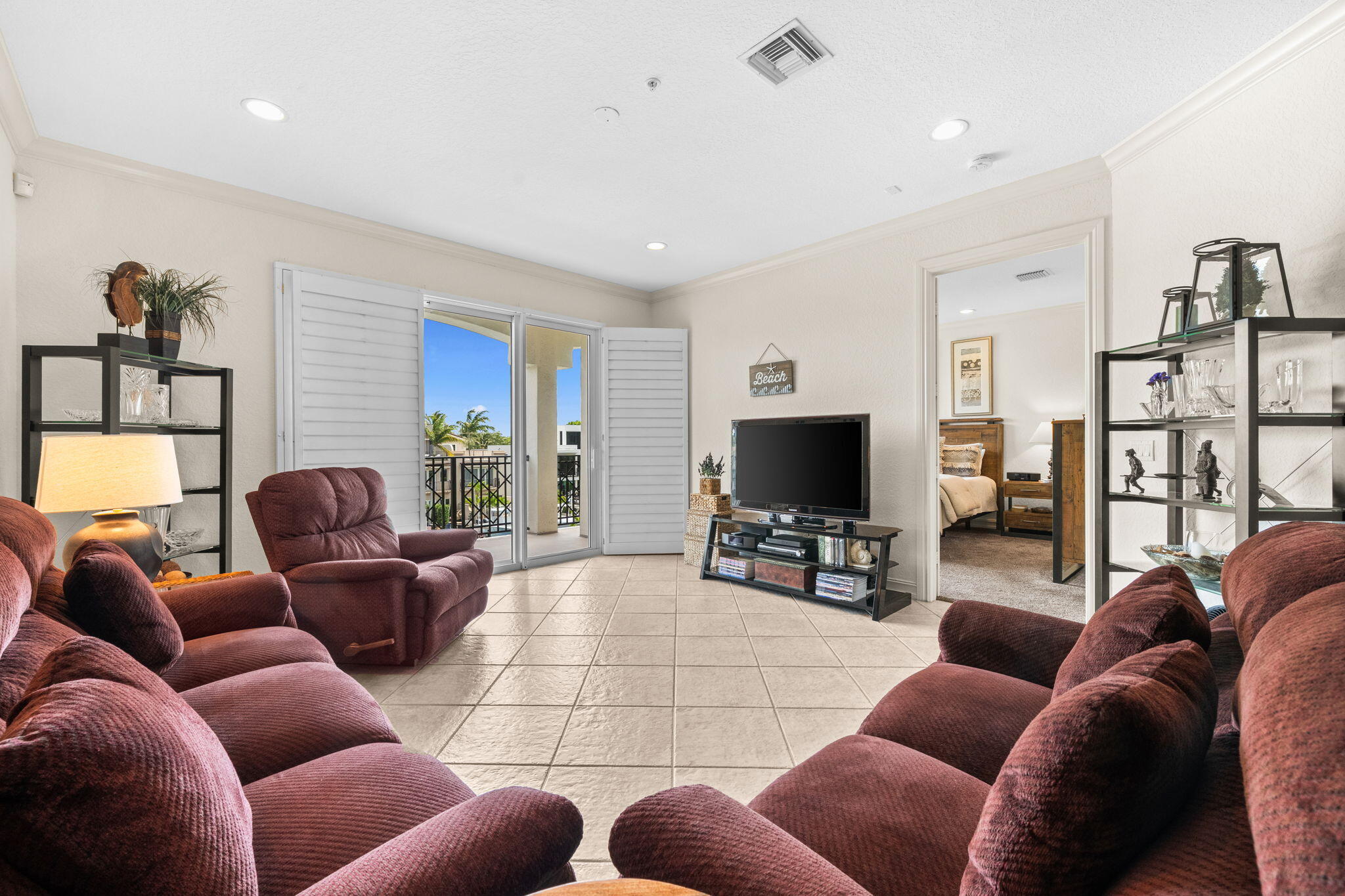 2720 NE 15th #303, Fort Lauderdale FL 33304
