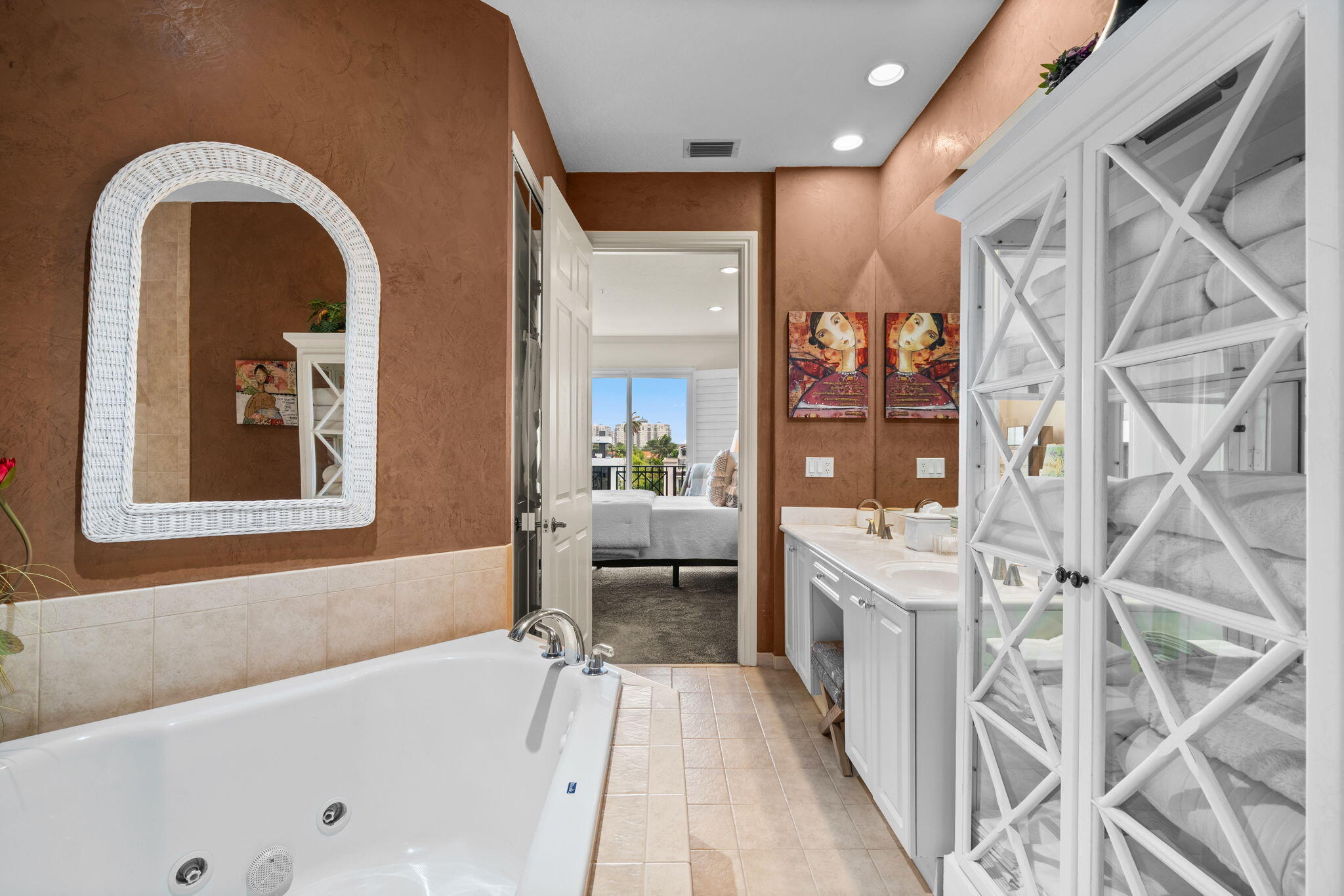 2720 NE 15th #303, Fort Lauderdale FL 33304