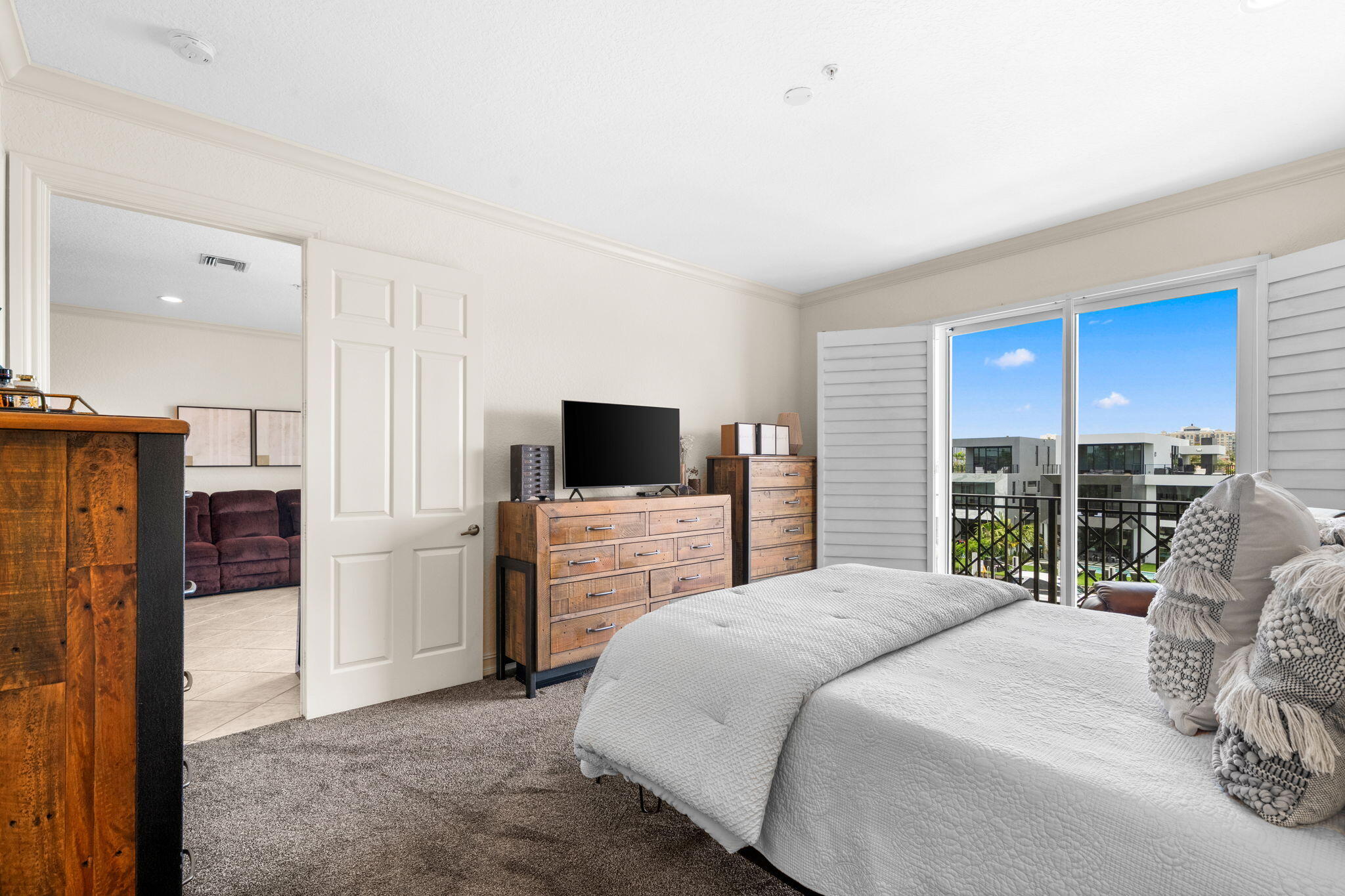 2720 NE 15th #303, Fort Lauderdale FL 33304