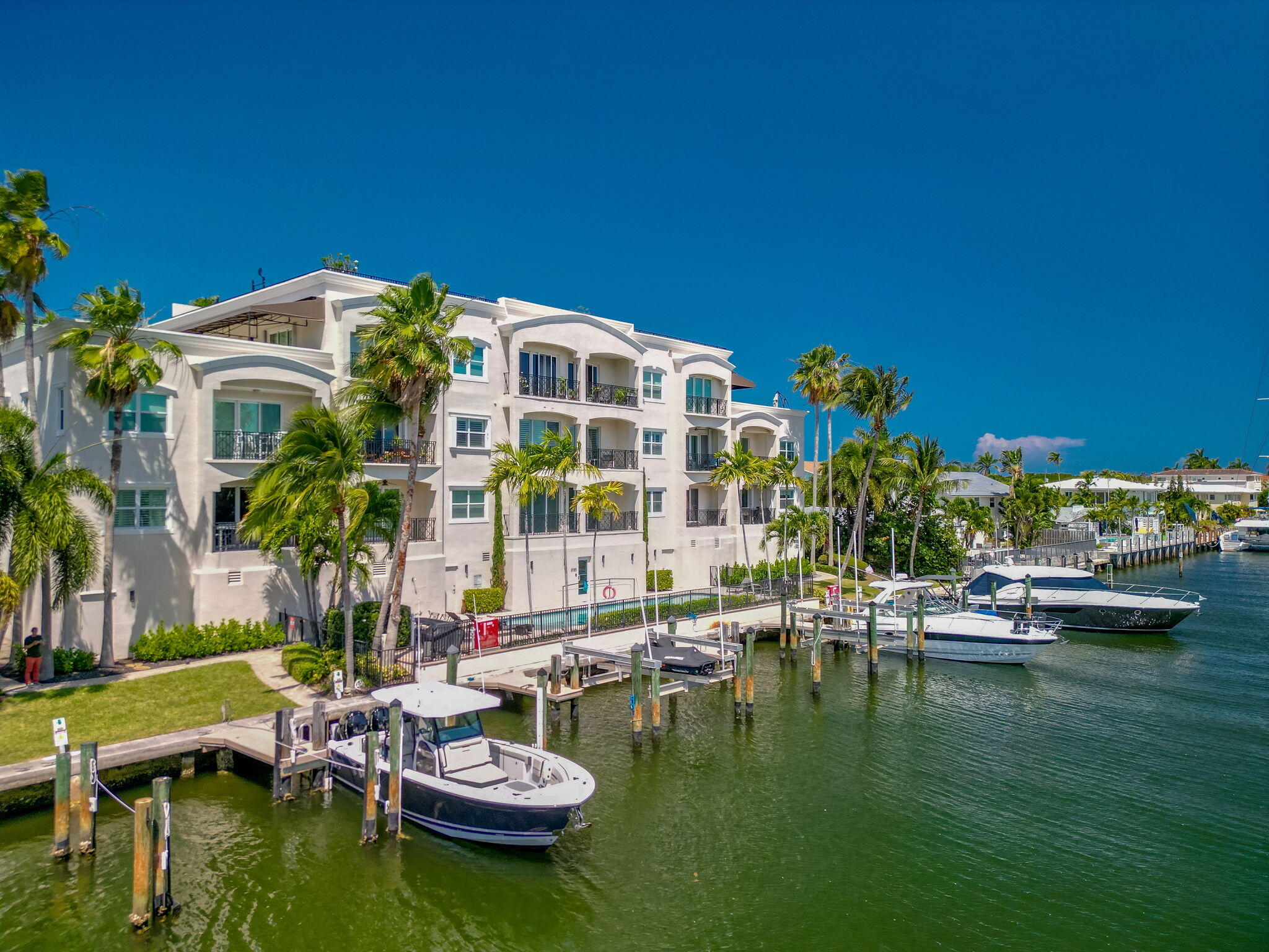2720 NE 15th #303, Fort Lauderdale FL 33304