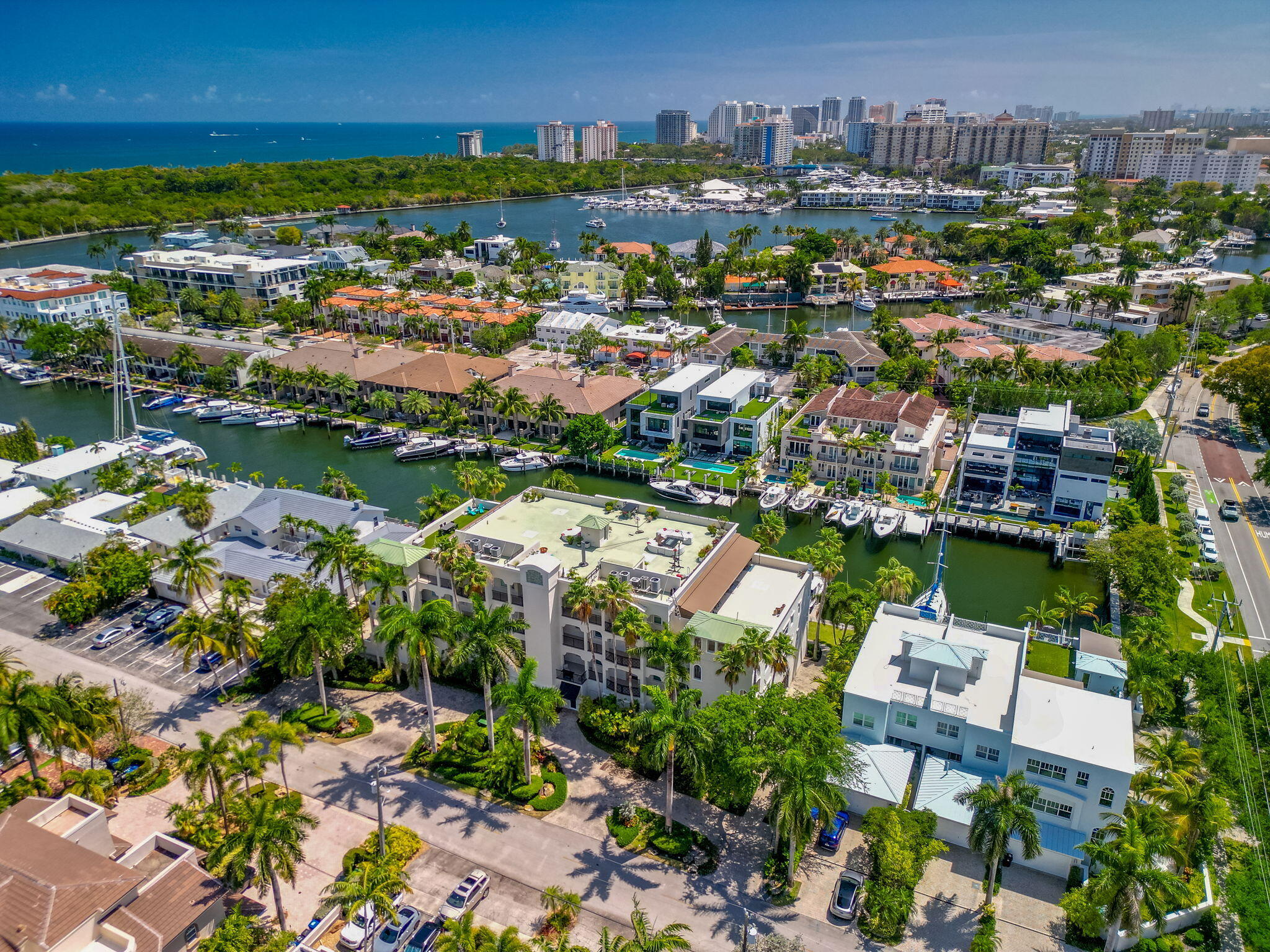 2720 NE 15th #303, Fort Lauderdale FL 33304