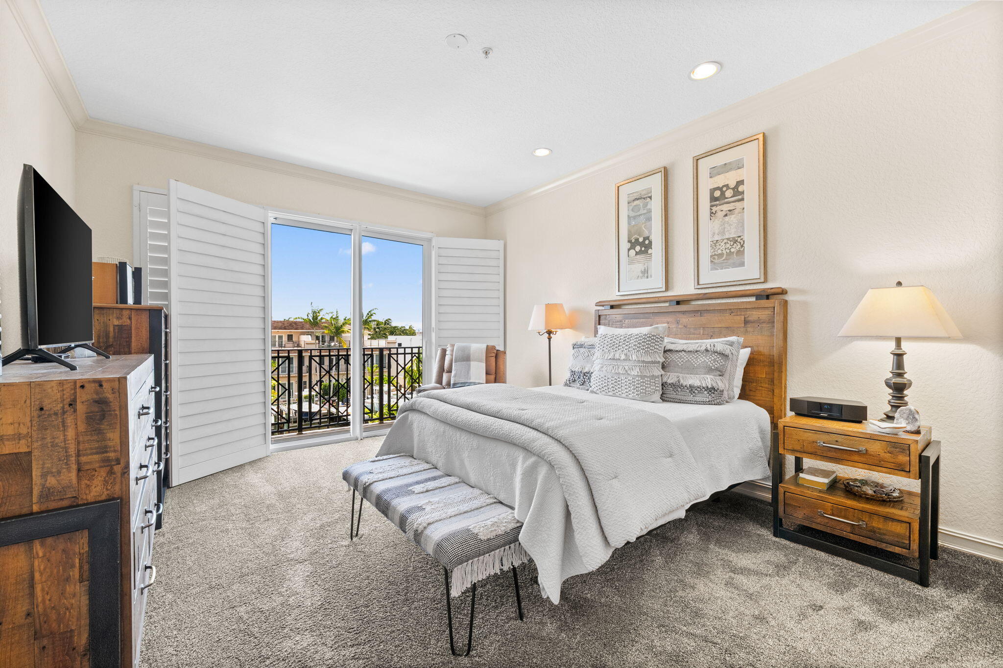 2720 NE 15th #303, Fort Lauderdale FL 33304