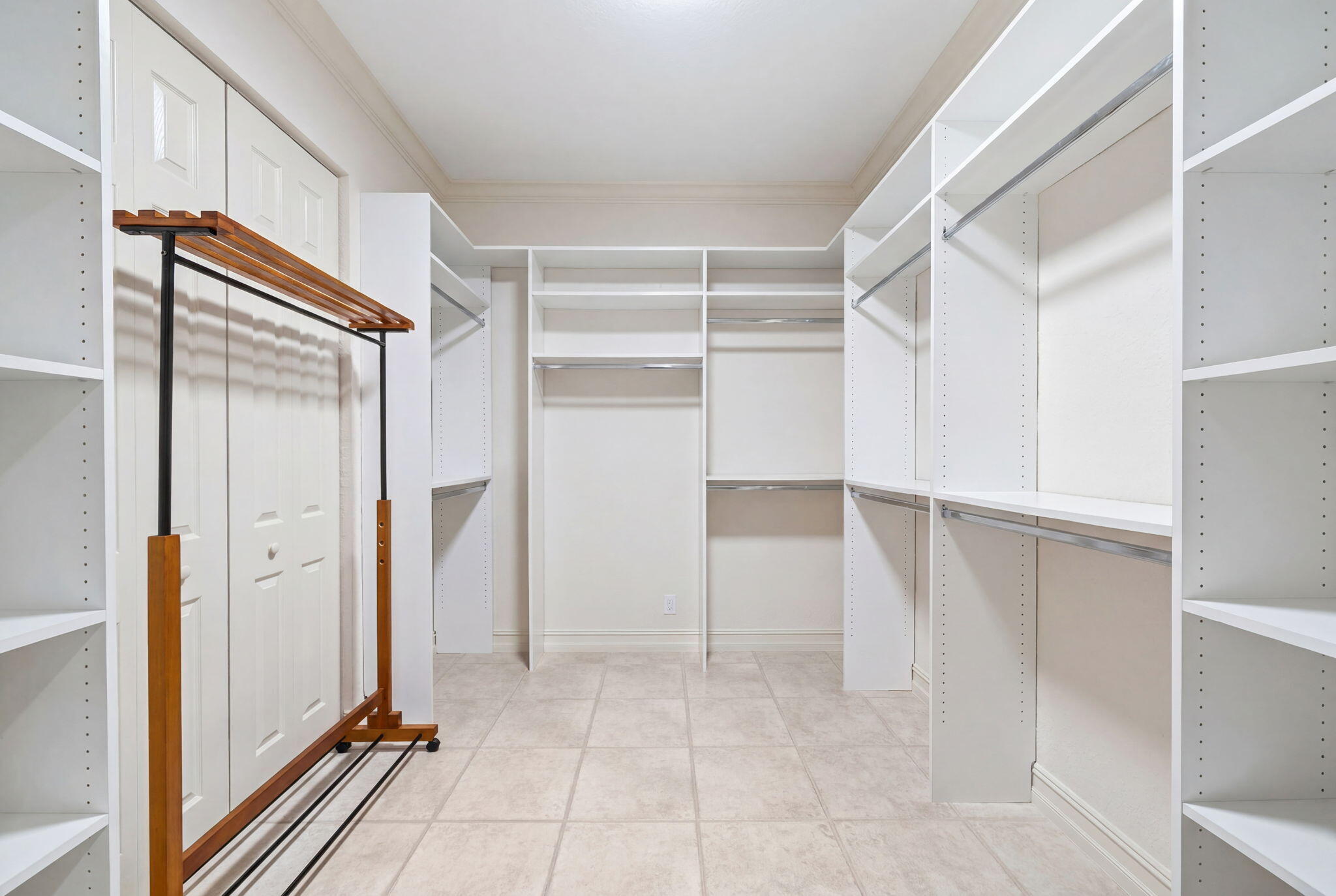 2720 NE 15th #303, Fort Lauderdale FL 33304
