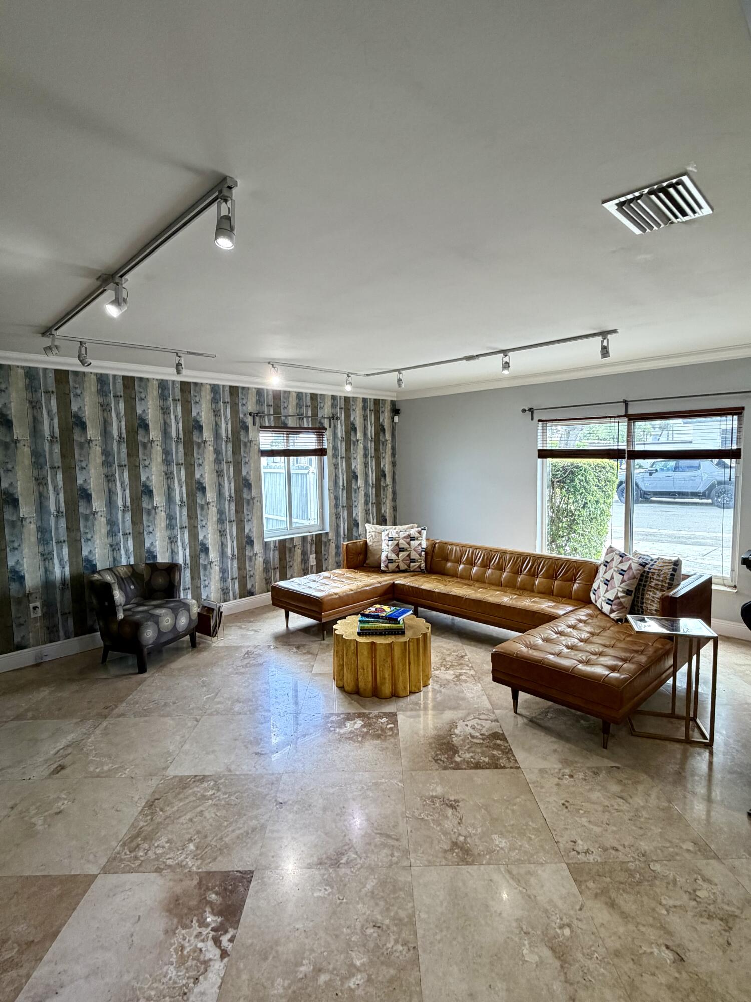 114 SW 57th #A, Miami FL 33144