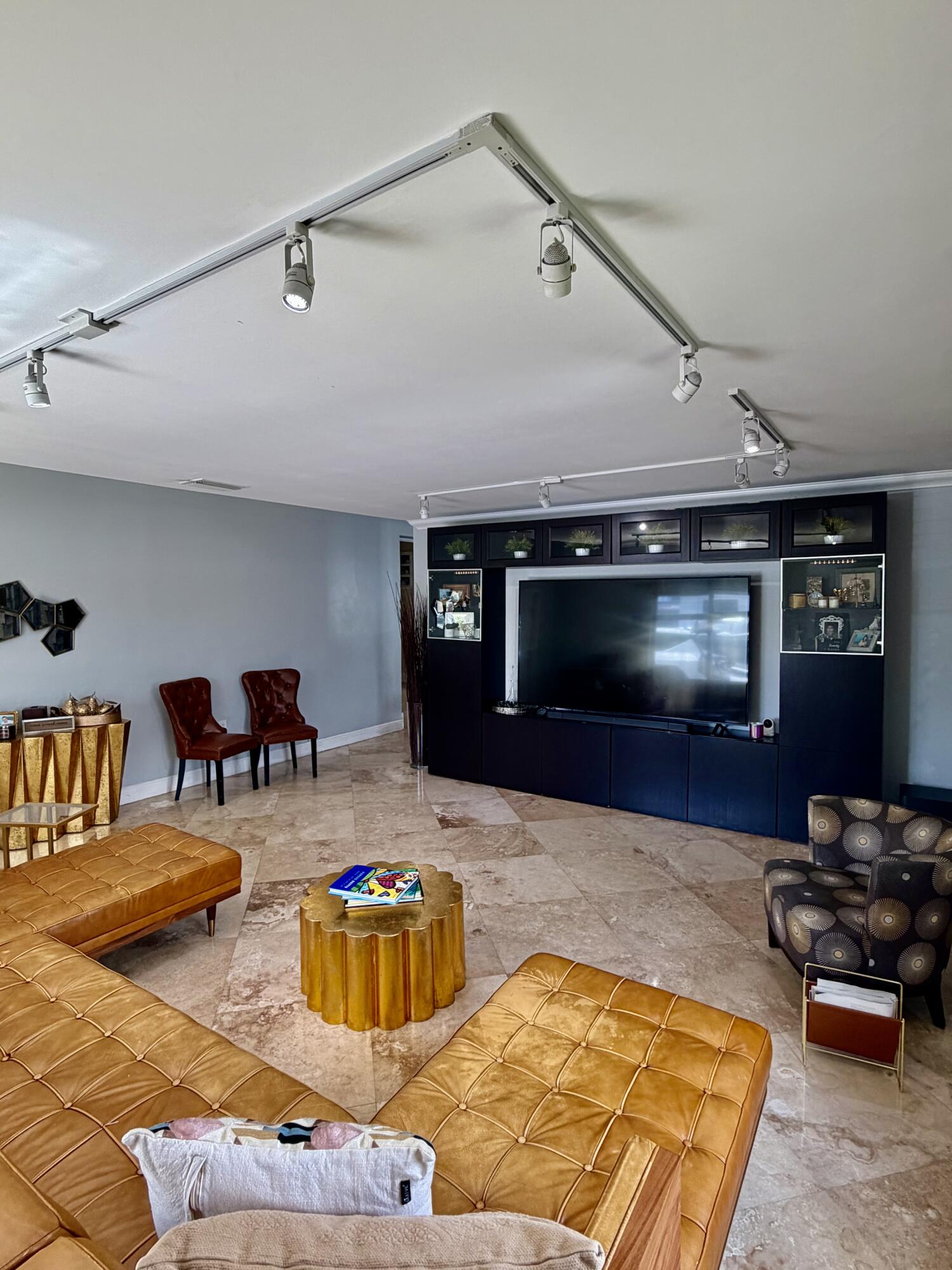 114 SW 57th #A, Miami FL 33144